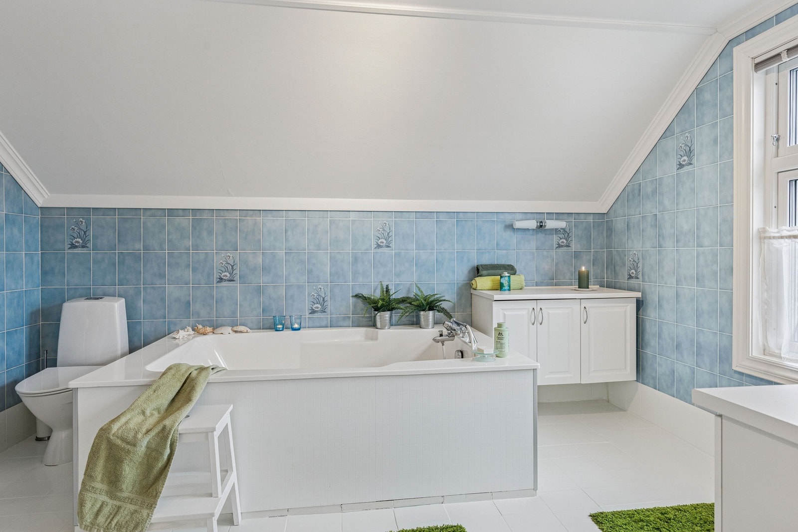 Et stor badekar er gøy for de små i familien også. Galleribilde