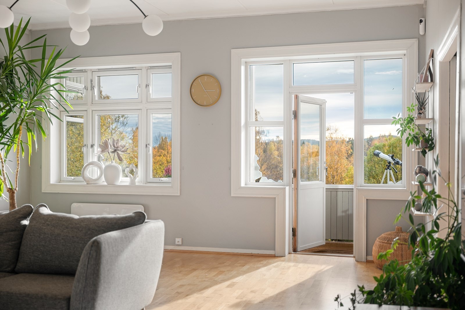 Fra stuen er det utgang til en herlig balkong på ca. 8 kvm. Galleribilde