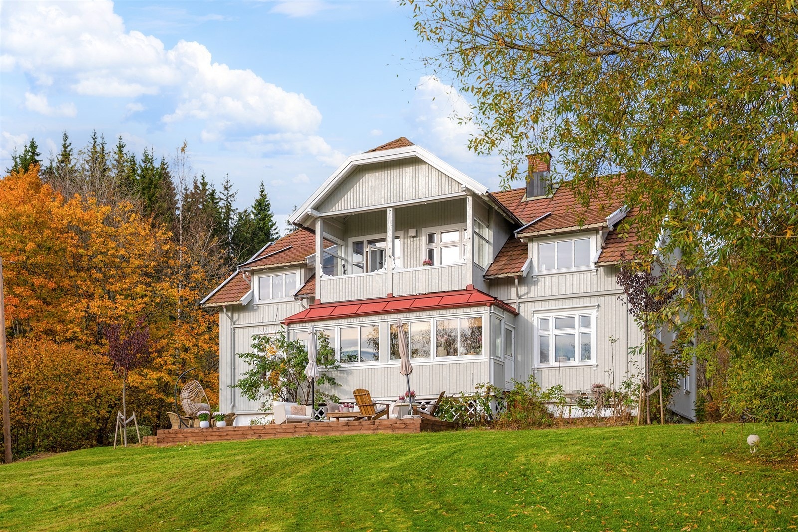 Røiri og Marveux i Dnb Eiendom ønsker velkommen til Gamle Maridalsvei 2! Galleribilde