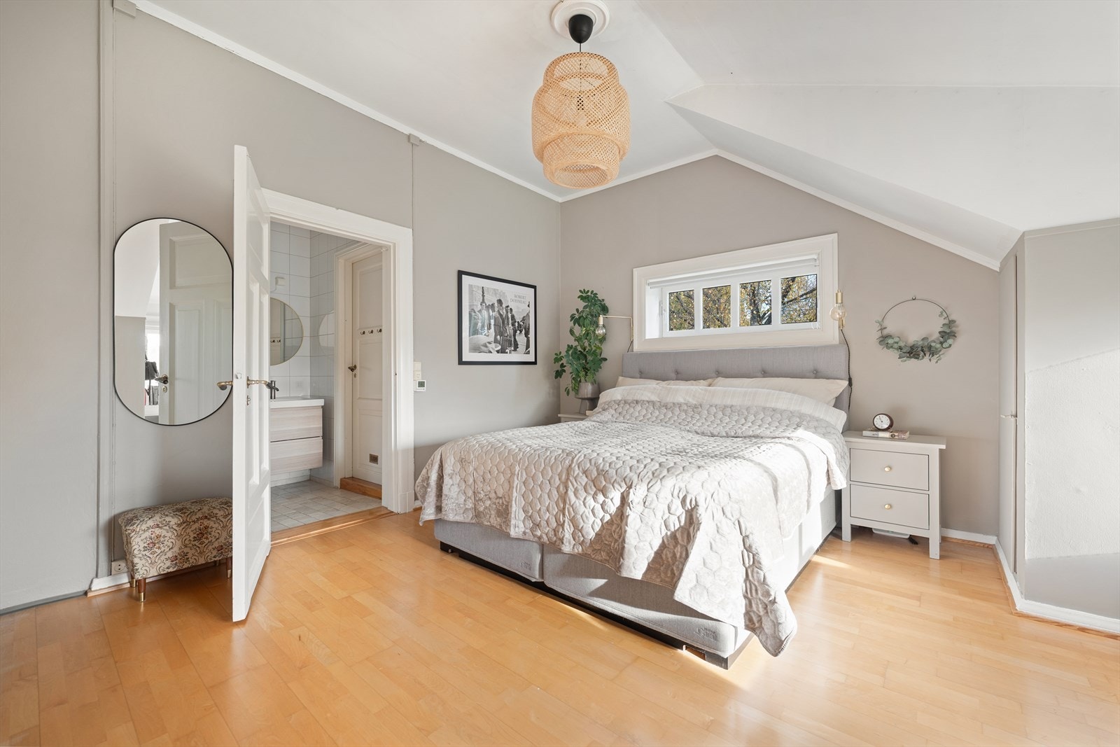 Bad med adkomst fra soverommet - en praktisk og behagelig løsning. Galleribilde