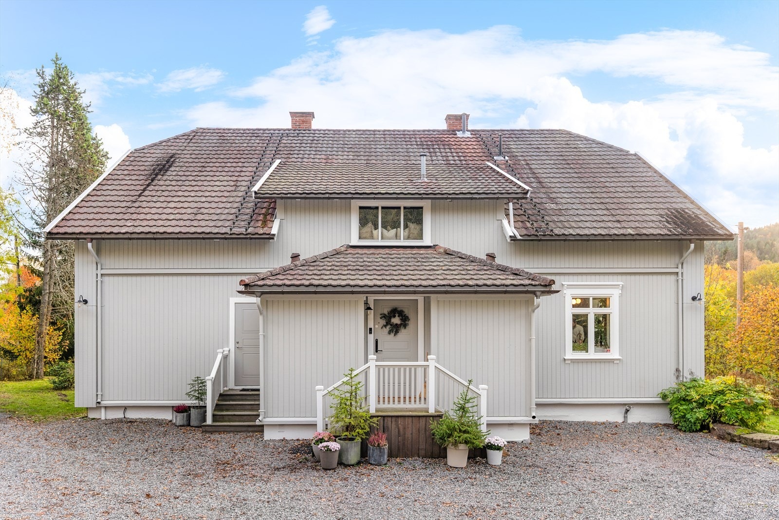 Boligen har en utleiedel med eget inngangsparti. Se pkt. ferdigattest. Galleribilde