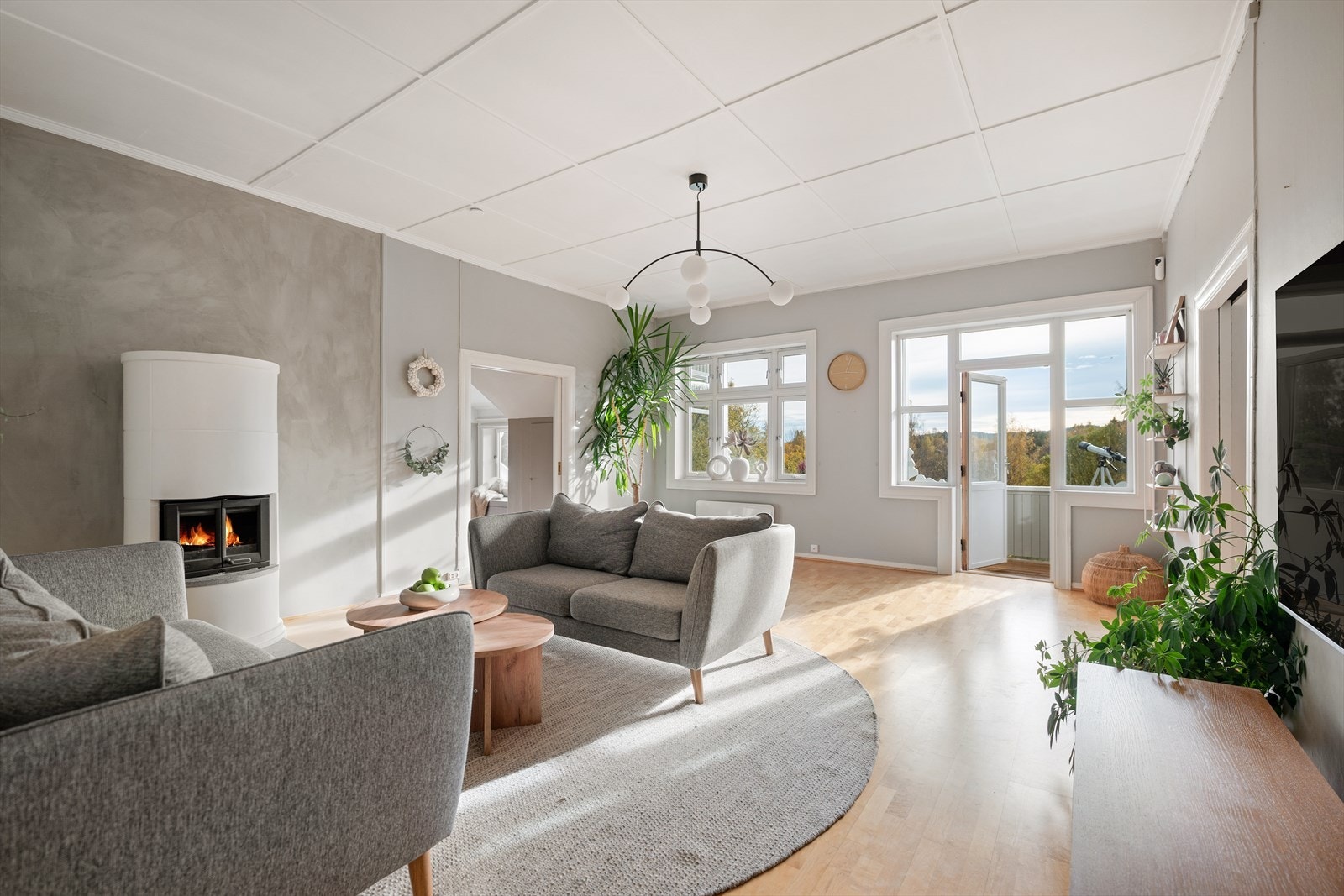 Koselig stue midt mellom to av soverommene - et naturlig samlingspunkt. Galleribilde