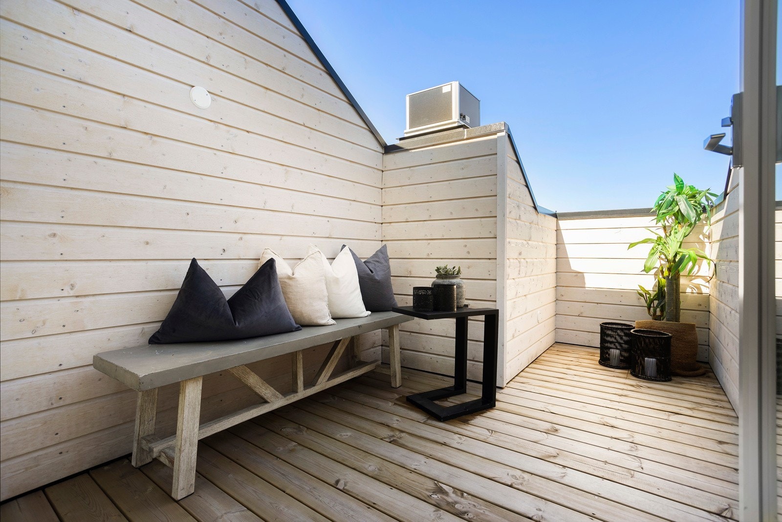 Leiligheten har en nydelig, privat takterrasse utenfor stuen Galleribilde