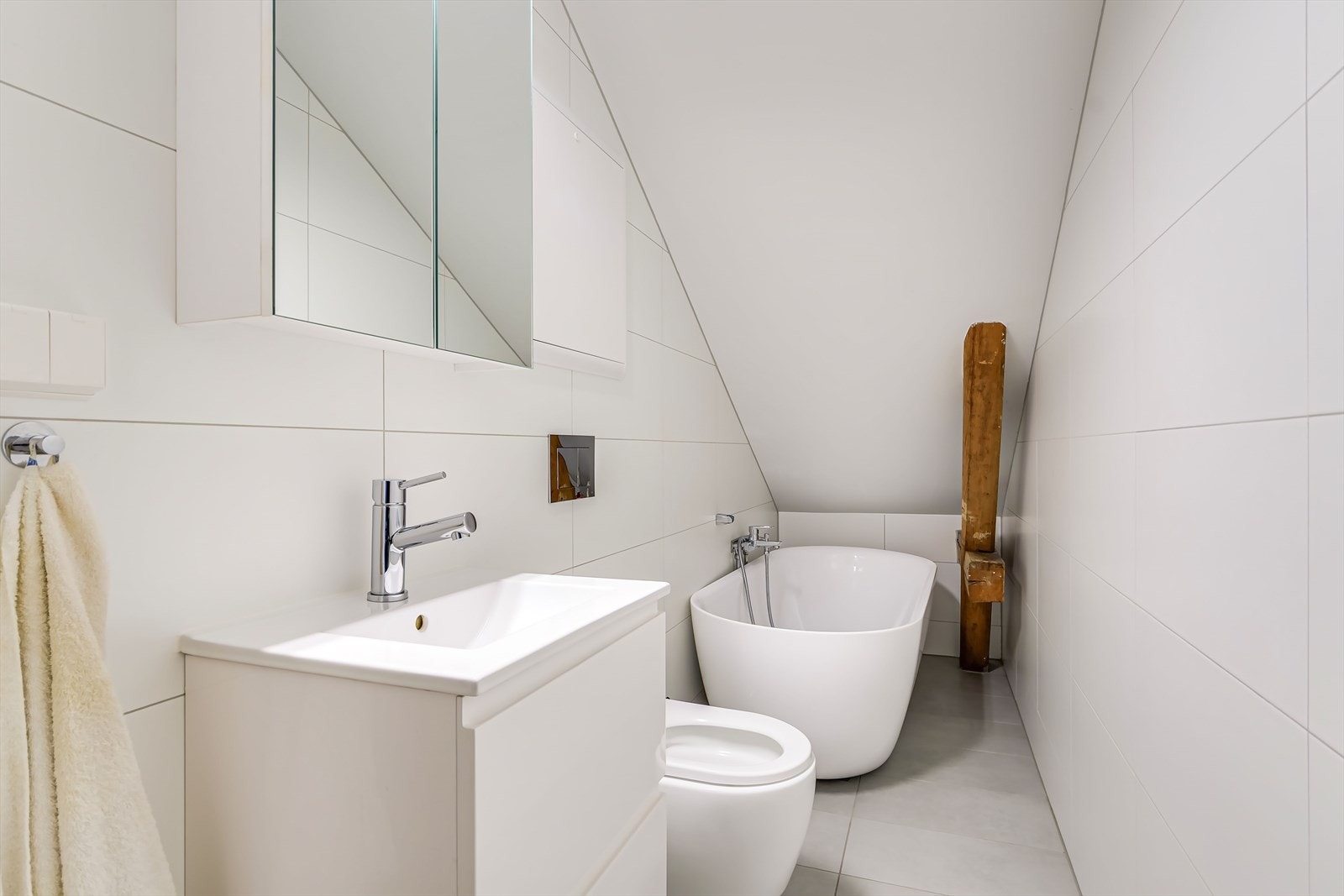 Bad II med gulvvarme og badekar Galleribilde