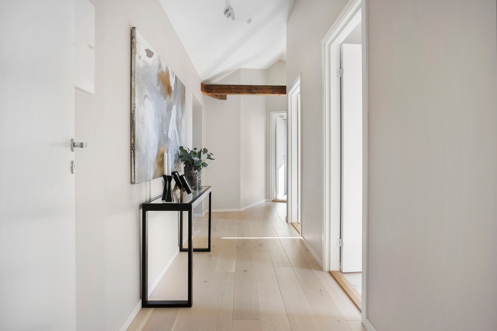 Inngangspartiene er lyse og innbydende Galleribilde