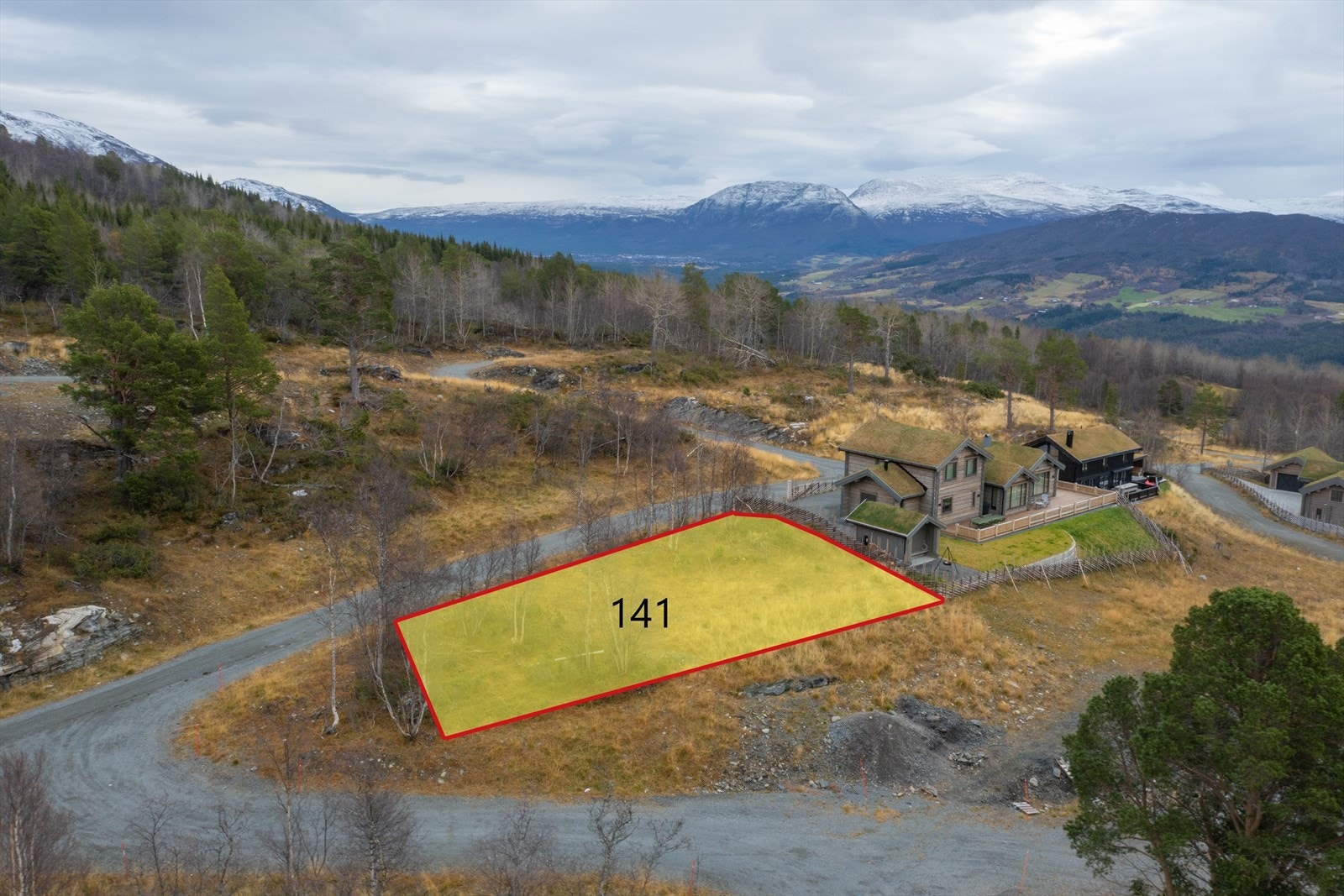 Tomt (markering viser kun ca grenser) Galleribilde