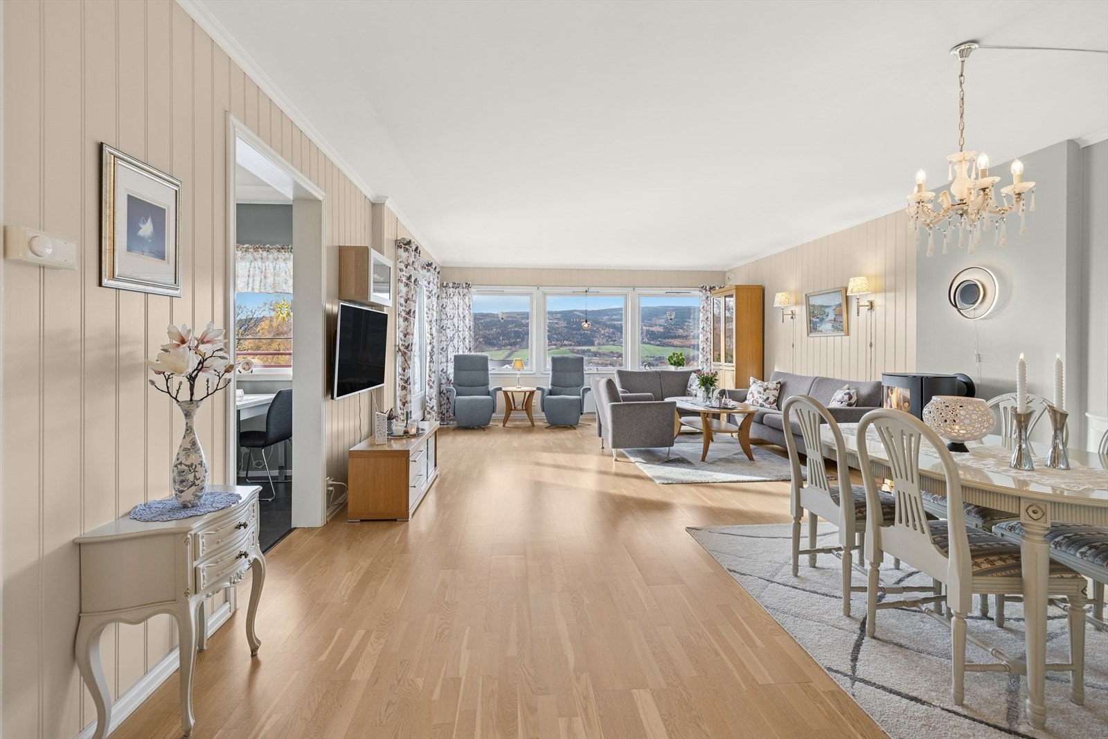 Fra sofakroken kan du nyte den fine utsikten. Galleribilde