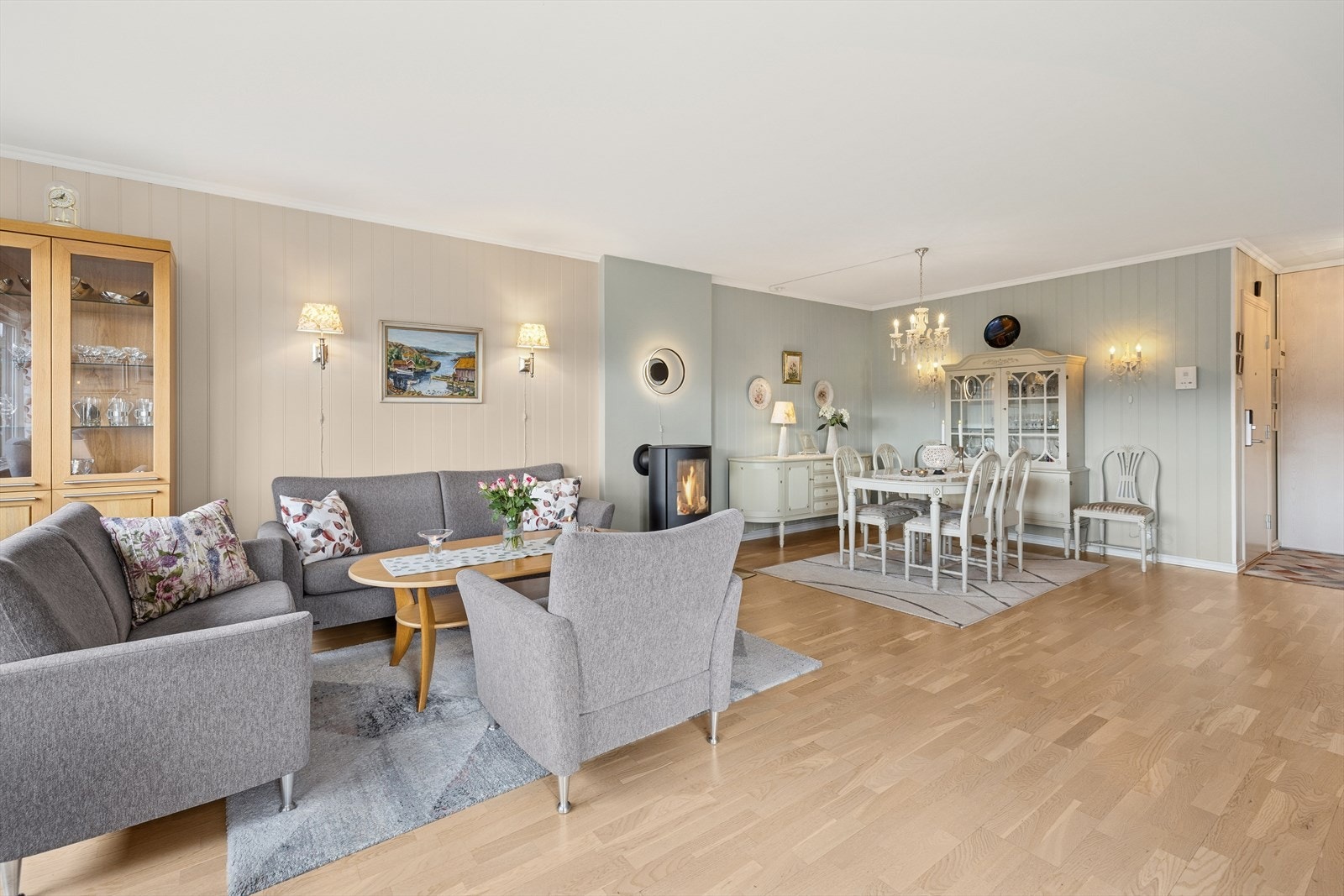 Peisovnen fra 2025 er sentralt plassert og bidrar til både varme og hygge på kjølige dager Galleribilde