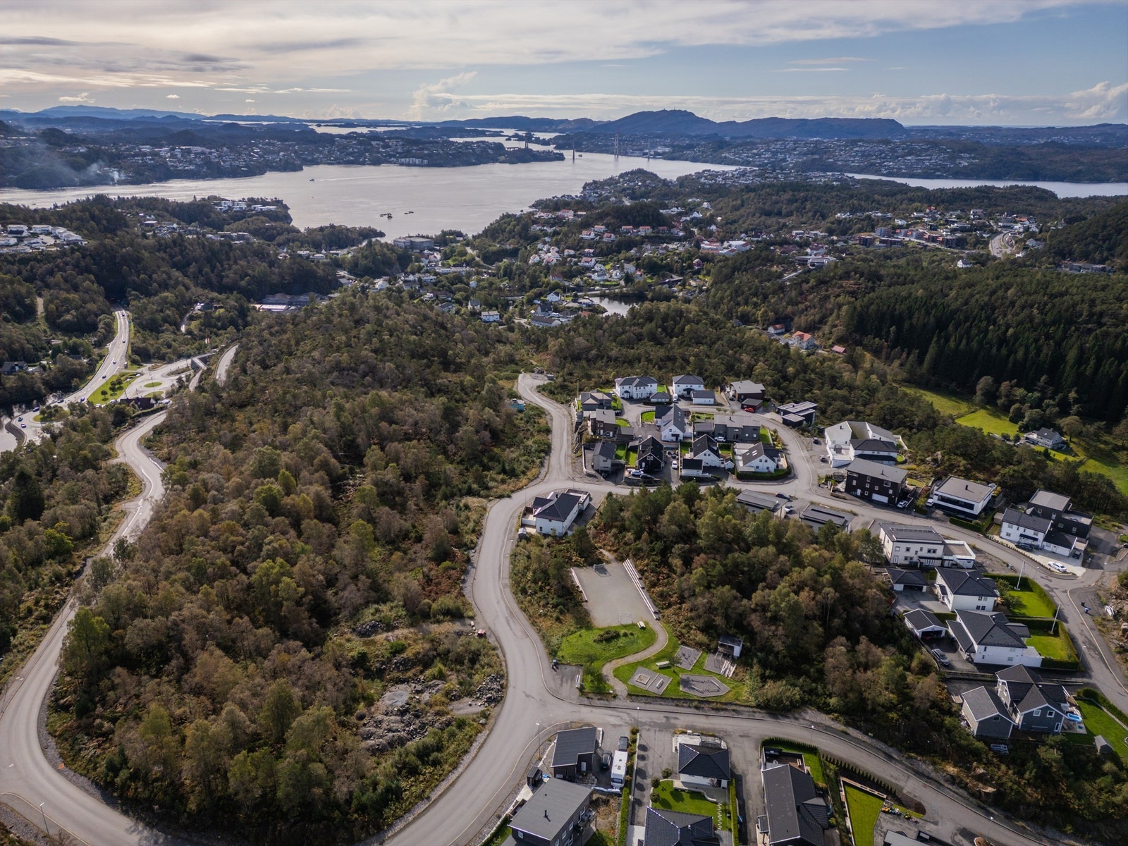 Tomten tilhører Strusshamn skolekrets, med Strusshamn skole ca. 10 minutters gange unna. Galleribilde