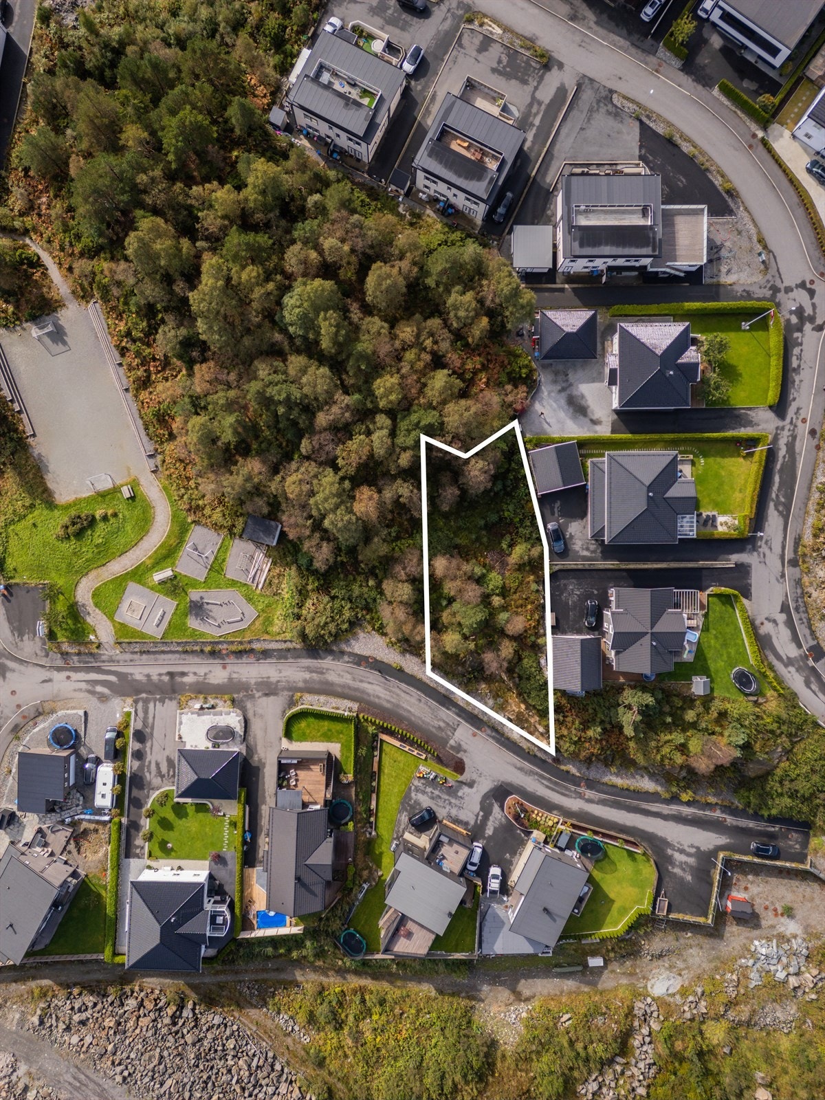 Velkommen til Lønvarden 1! Meget flott boligtomt i regulert boligområde. Galleribilde