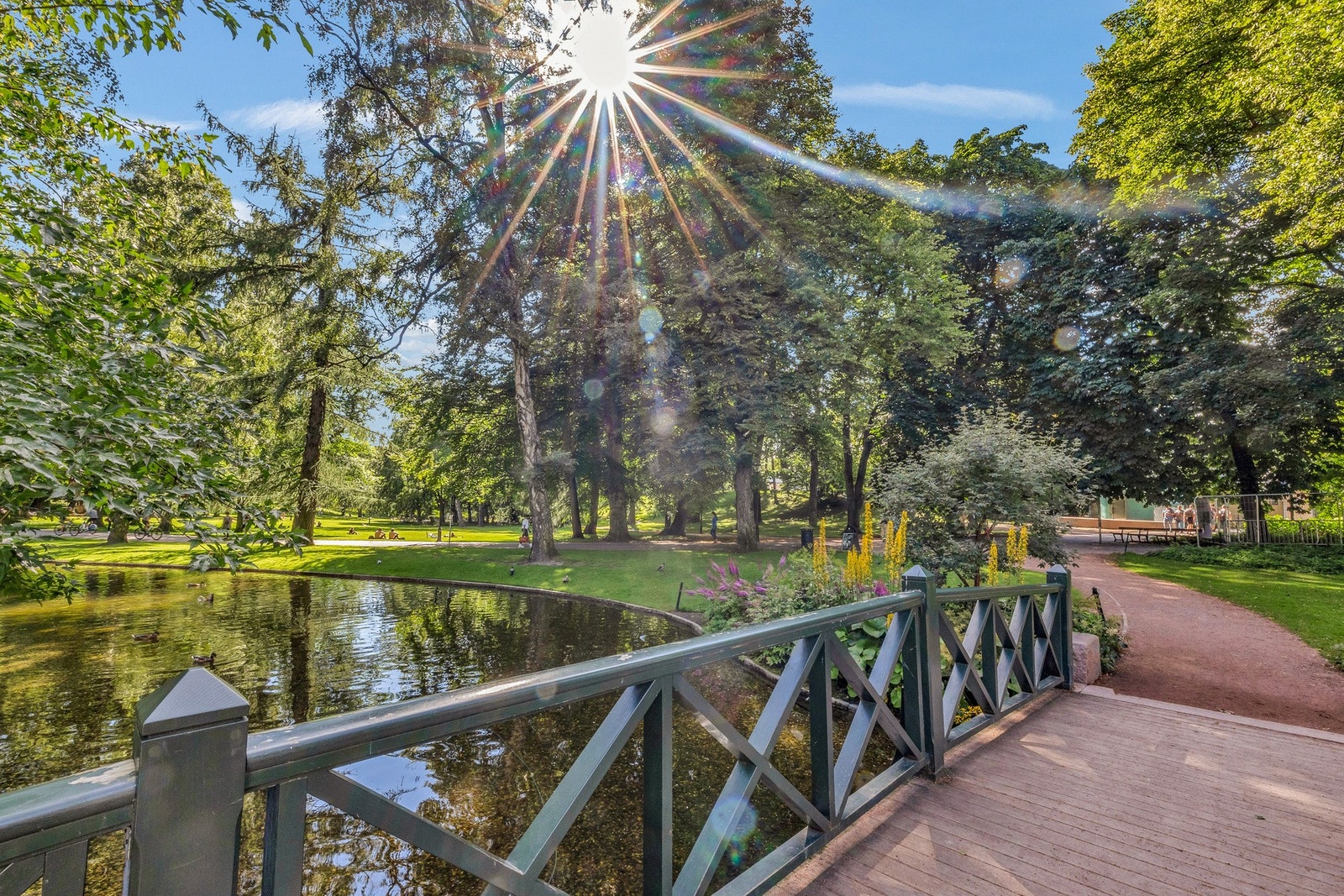Det er flotte parkområder i umiddelbar nærhet. Galleribilde