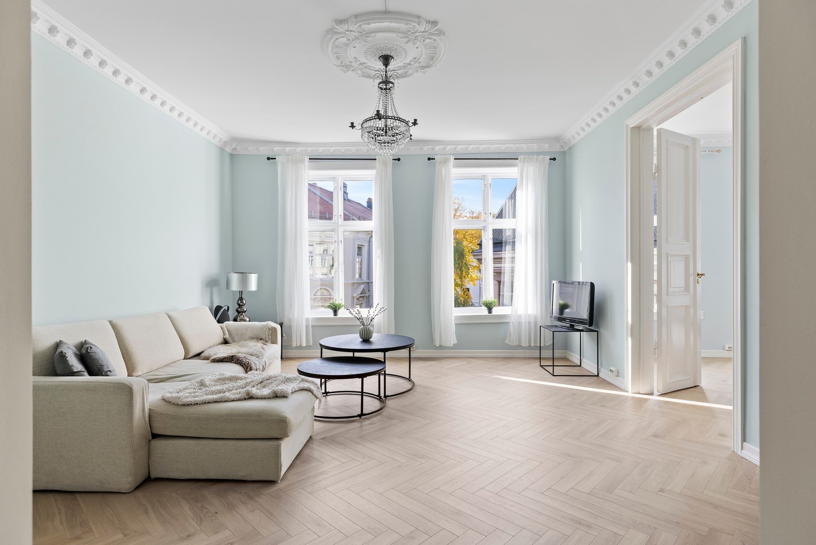 Det er lagt fiskebensgulv i boligen i 2025. Galleribilde