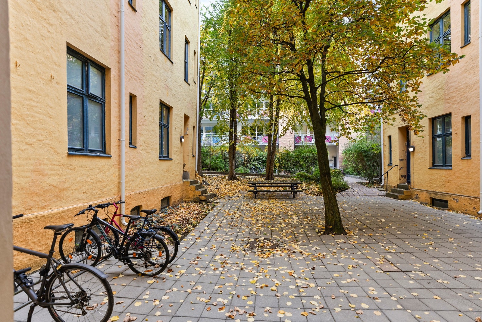 Gårdsrommet har egen sykkelparkering. Galleribilde
