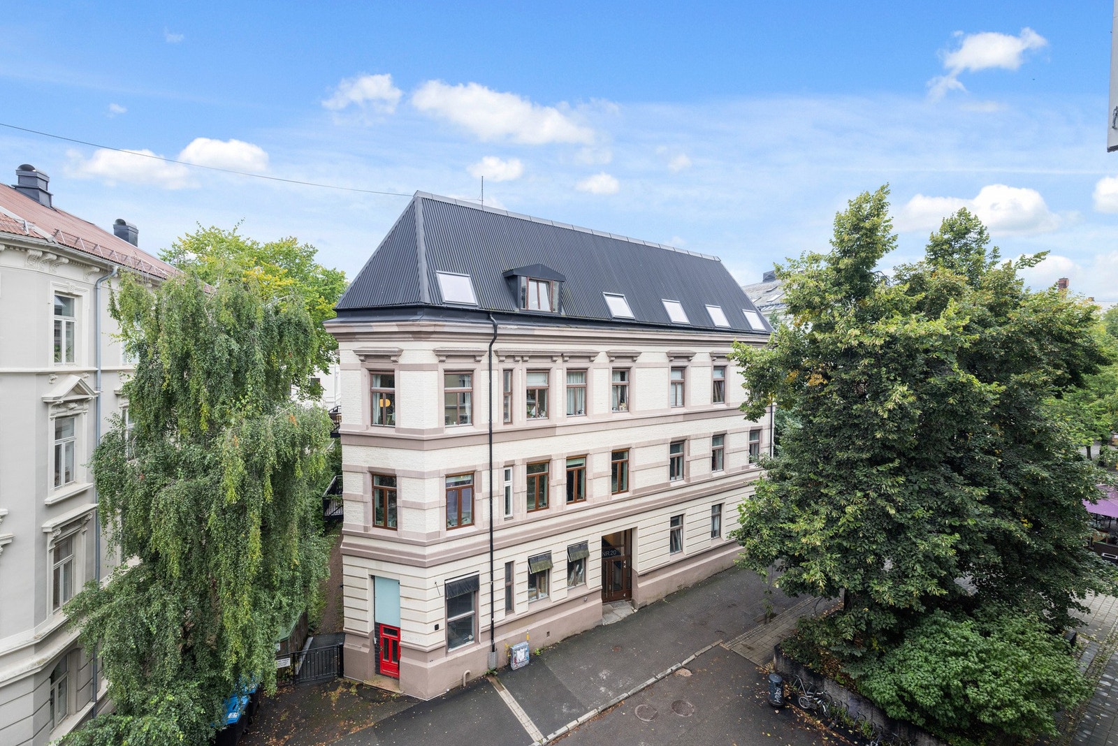 Her får du meget sentral beliggenhet, samtidig som det er kort vei til parker og flotte turområder. Galleribilde