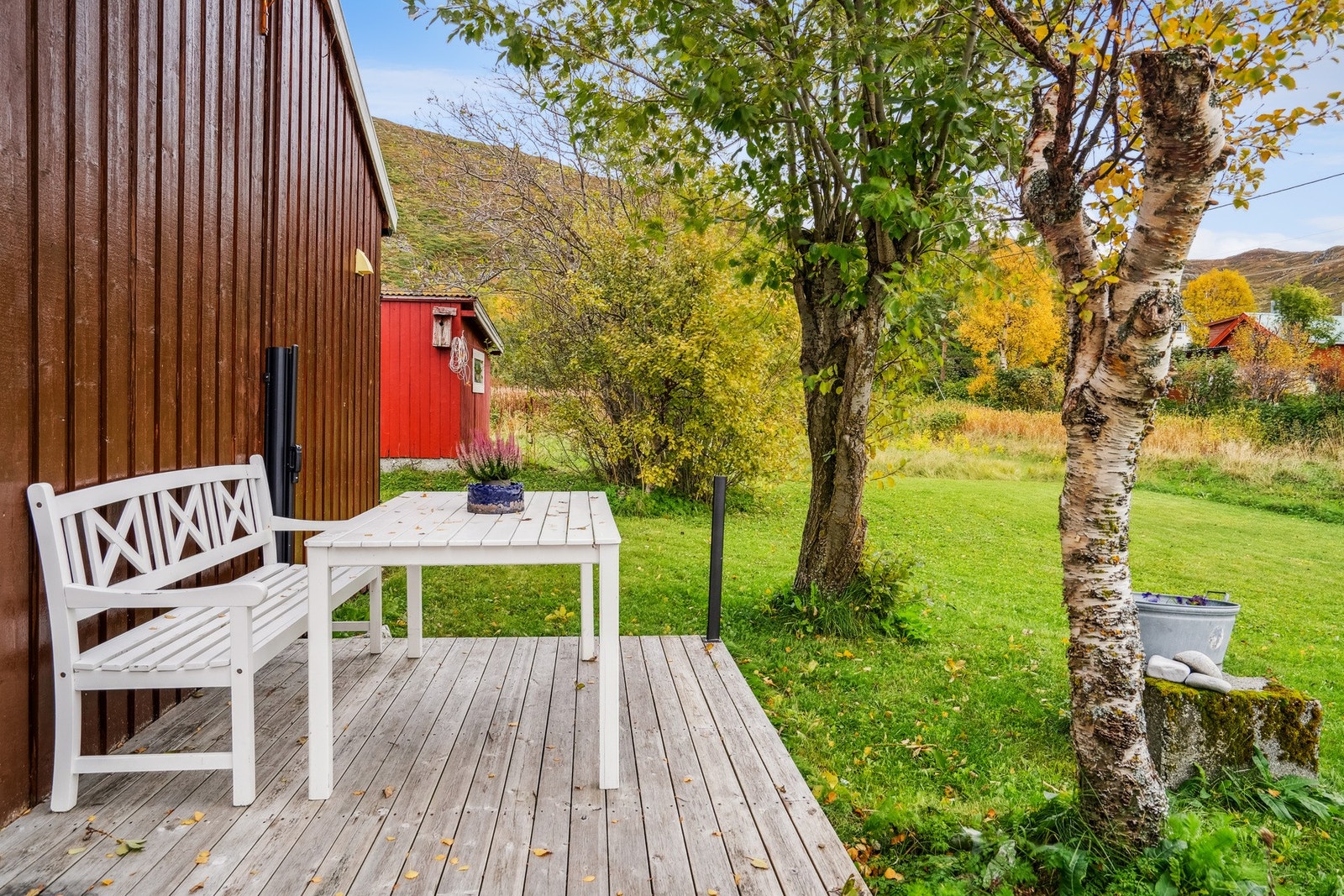 Hyggelig terrasse hvor fine sommerdager kan nytes Galleribilde