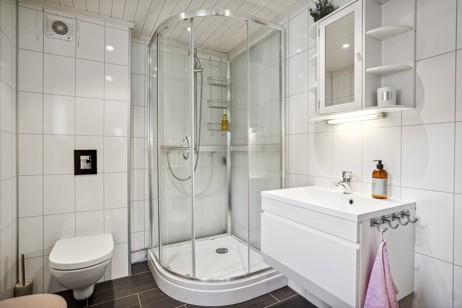 Badet ble renovert ca 2013 og holder en god standard Galleribilde