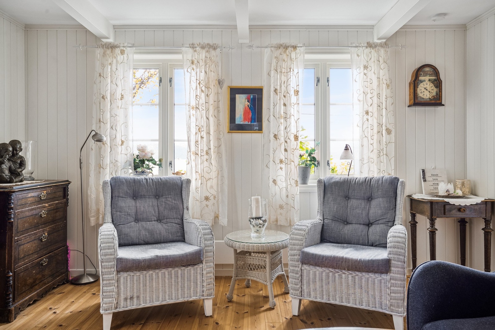 God plass i stuen til en hyggelig lesekrok Galleribilde