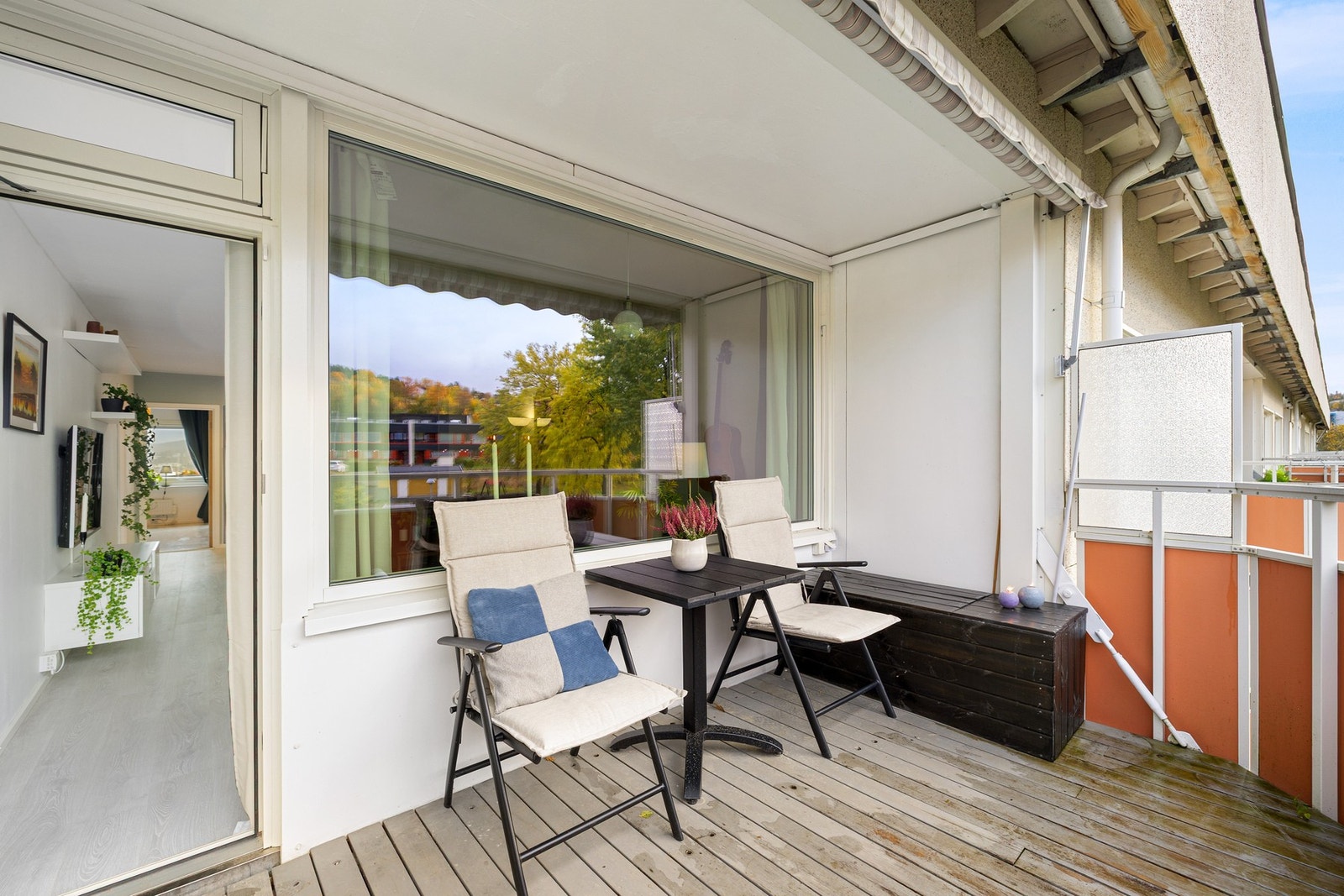 Vinduer og balkongdør med 3-lags glass ble skiftet i 2022. Galleribilde