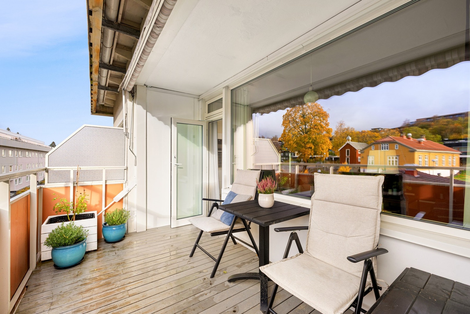 Fra stuen er det direkte utgang til en balkong på 7,9 kvm. Galleribilde