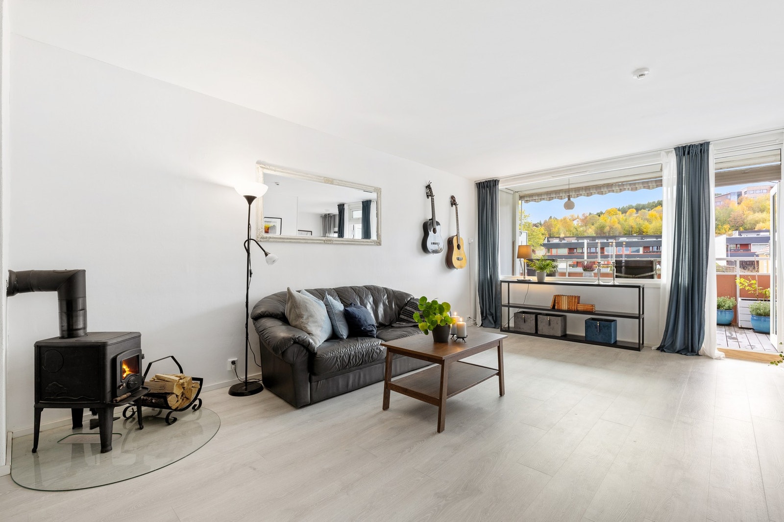 Gode veggflater gjør leiligheten lett å møblere. Galleribilde