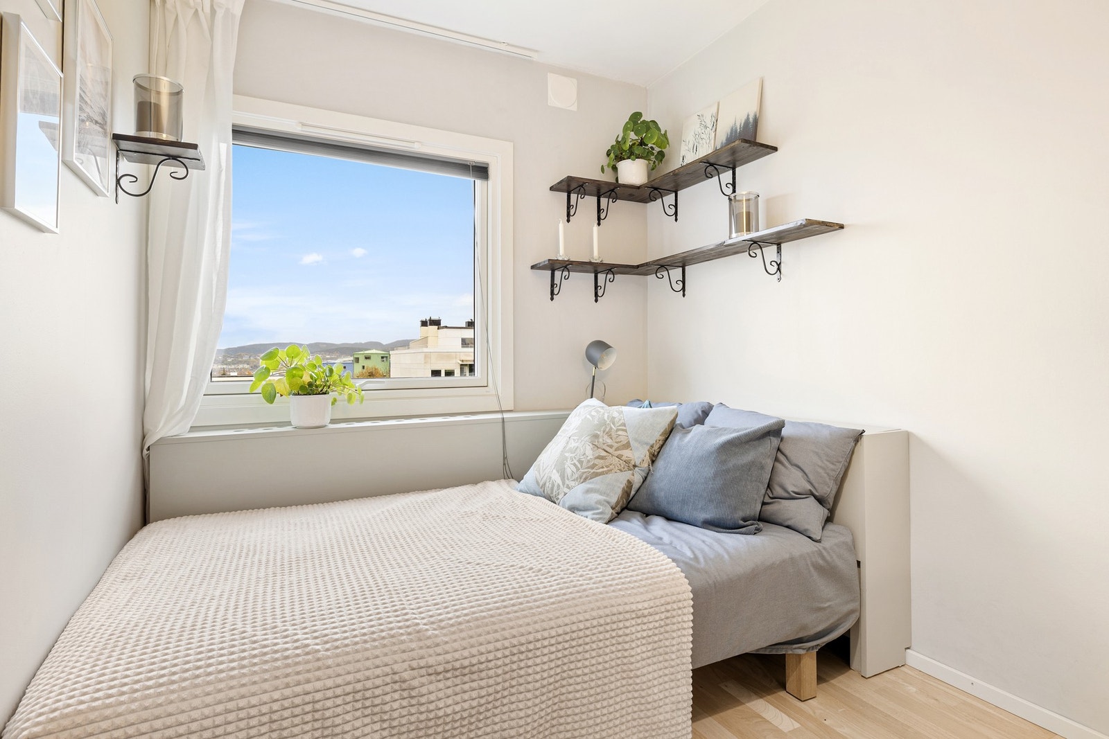 Leilighetens andre soverom er 11,1 kvm. Galleribilde