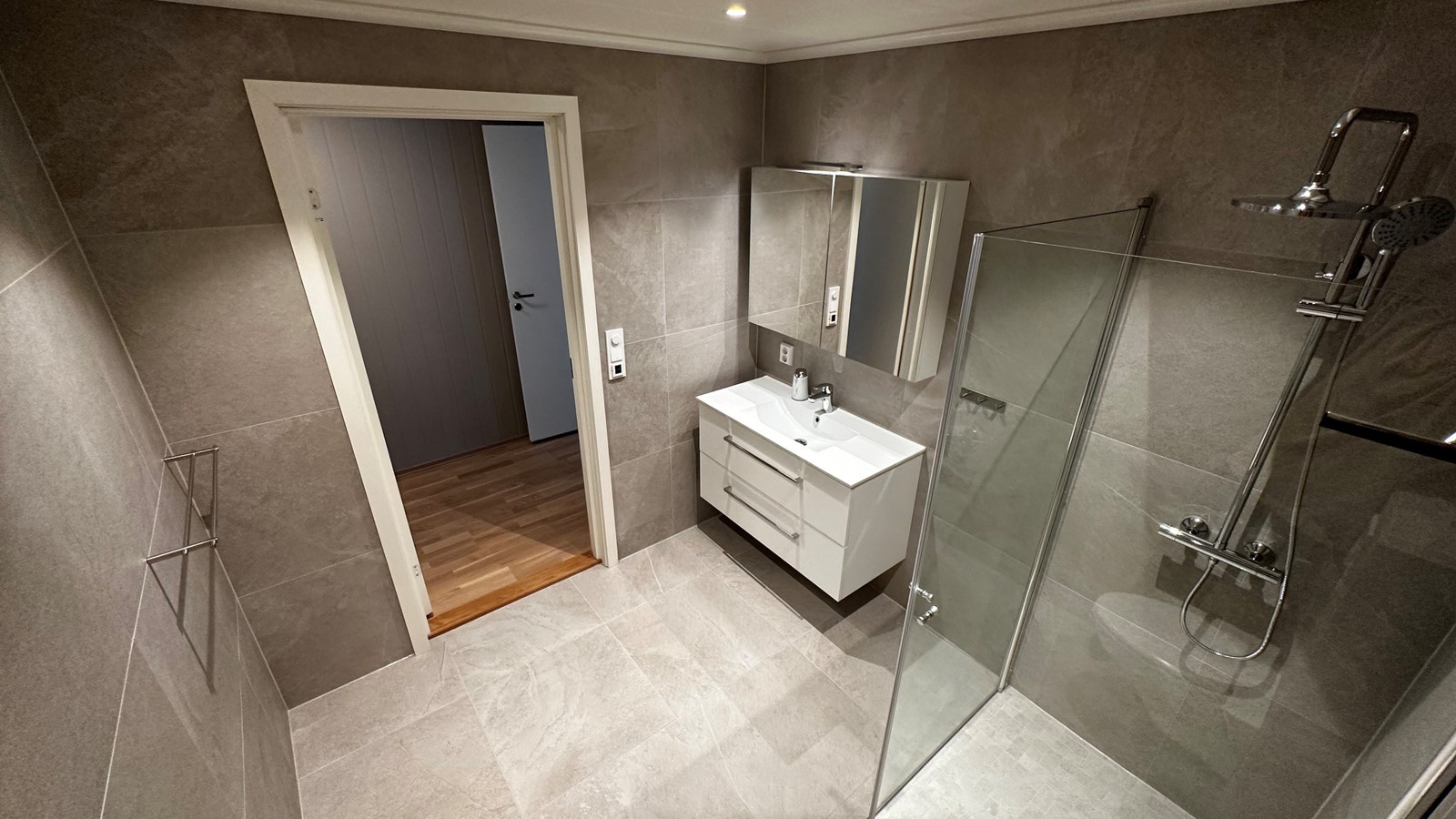 Romslig nytt bad Galleribilde