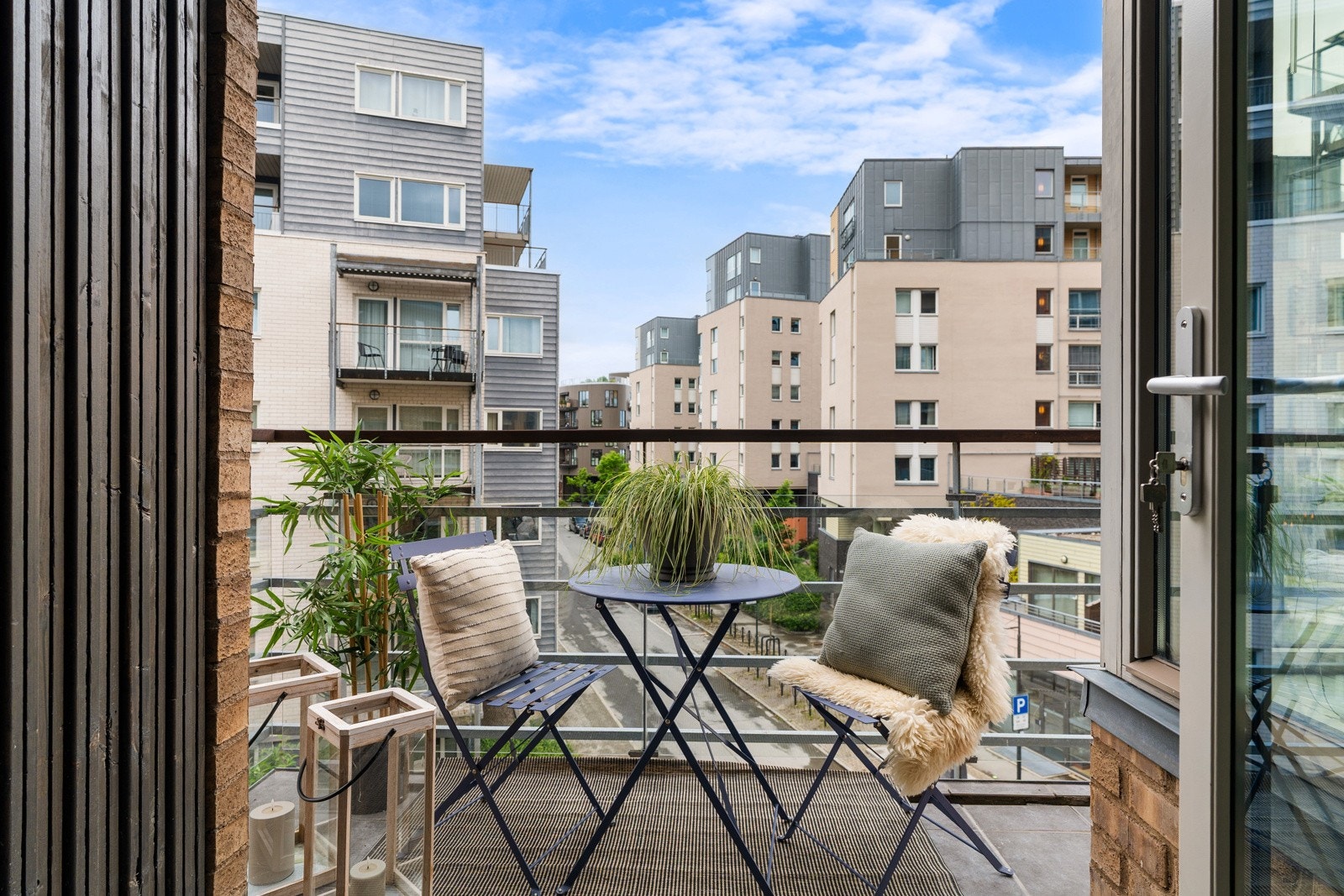 Leiligheten har egen vestvendt balkong på ca. 6 kvm. Galleribilde