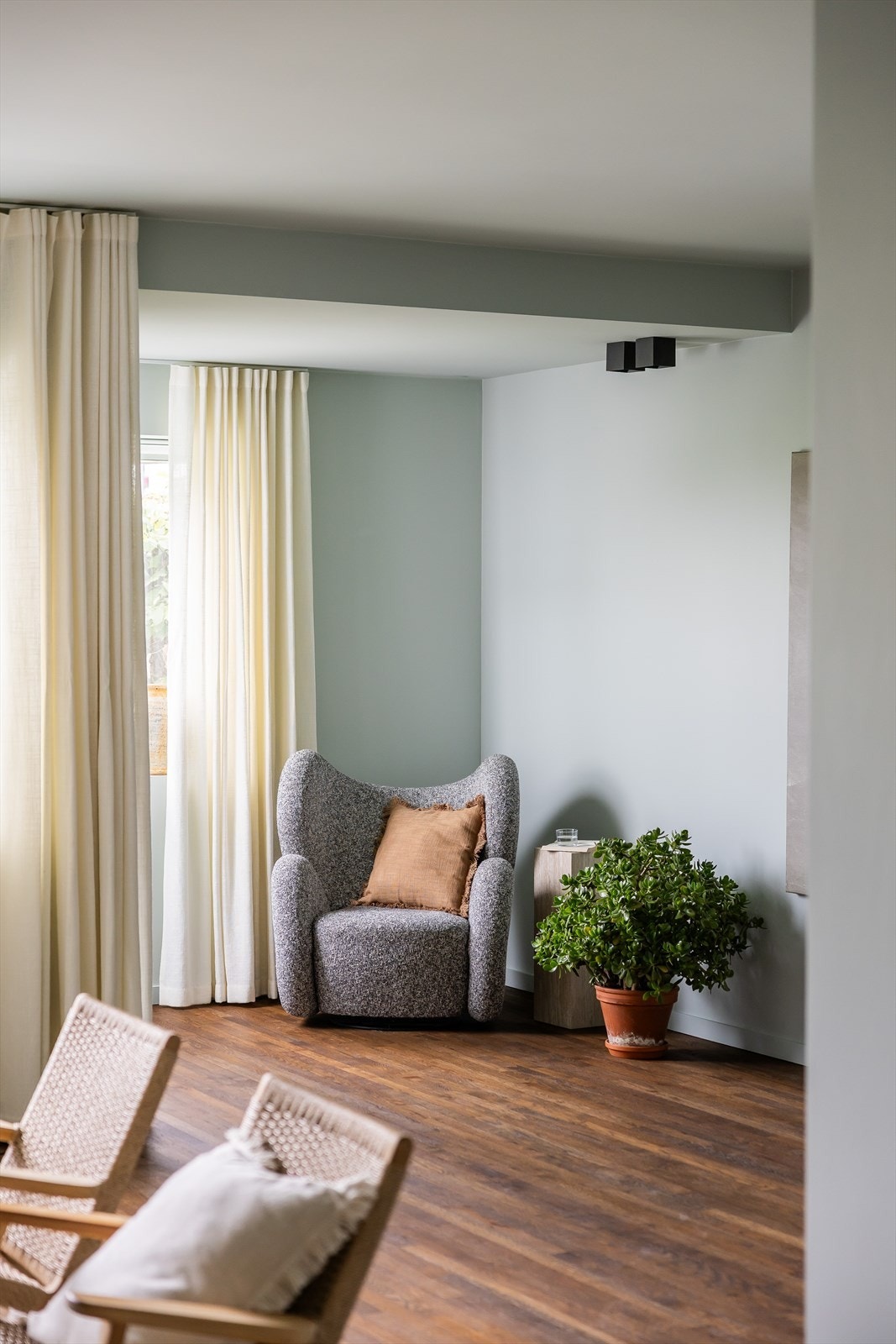 Stuen byr på gode møbleringsmuligheter. Galleribilde