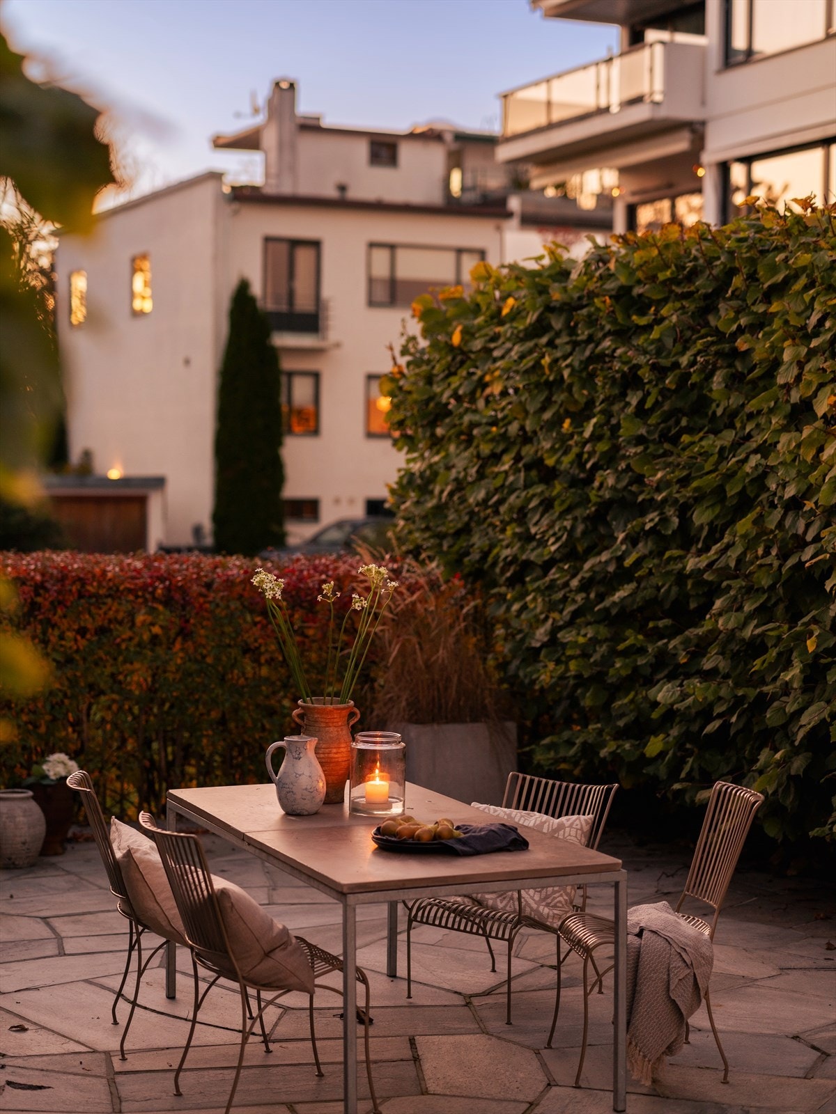 Skiferbelagt markterrasse på hele 63 kvm. En super uteplass for familien. Galleribilde