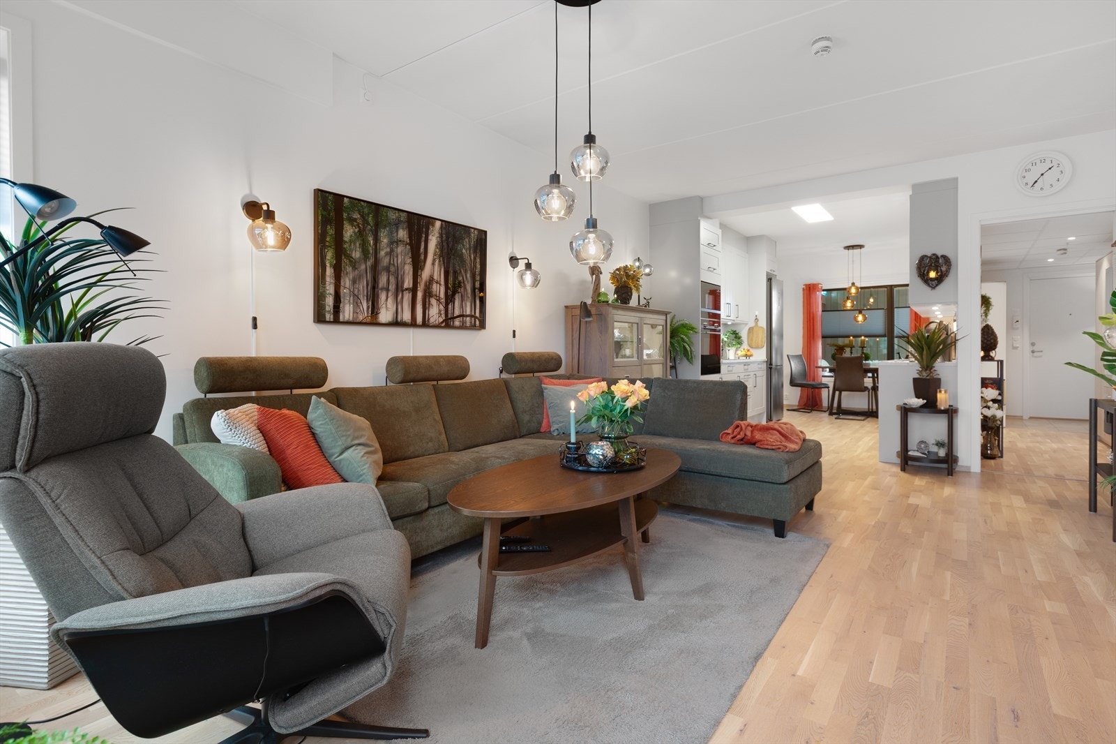 Boligen sikrer et godt inneklima med balansert ventilasjon og behagelig oppvarming via vannbåren varme Galleribilde