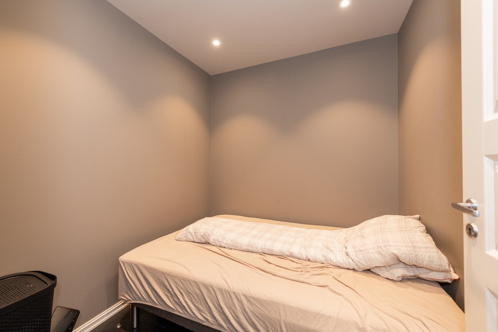 Ikke godkjent soverom i garasjen. Galleribilde