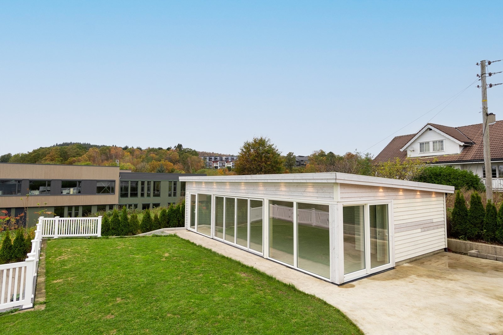 Vinterhage med det som senere kan bli et svømmebasseng. Galleribilde