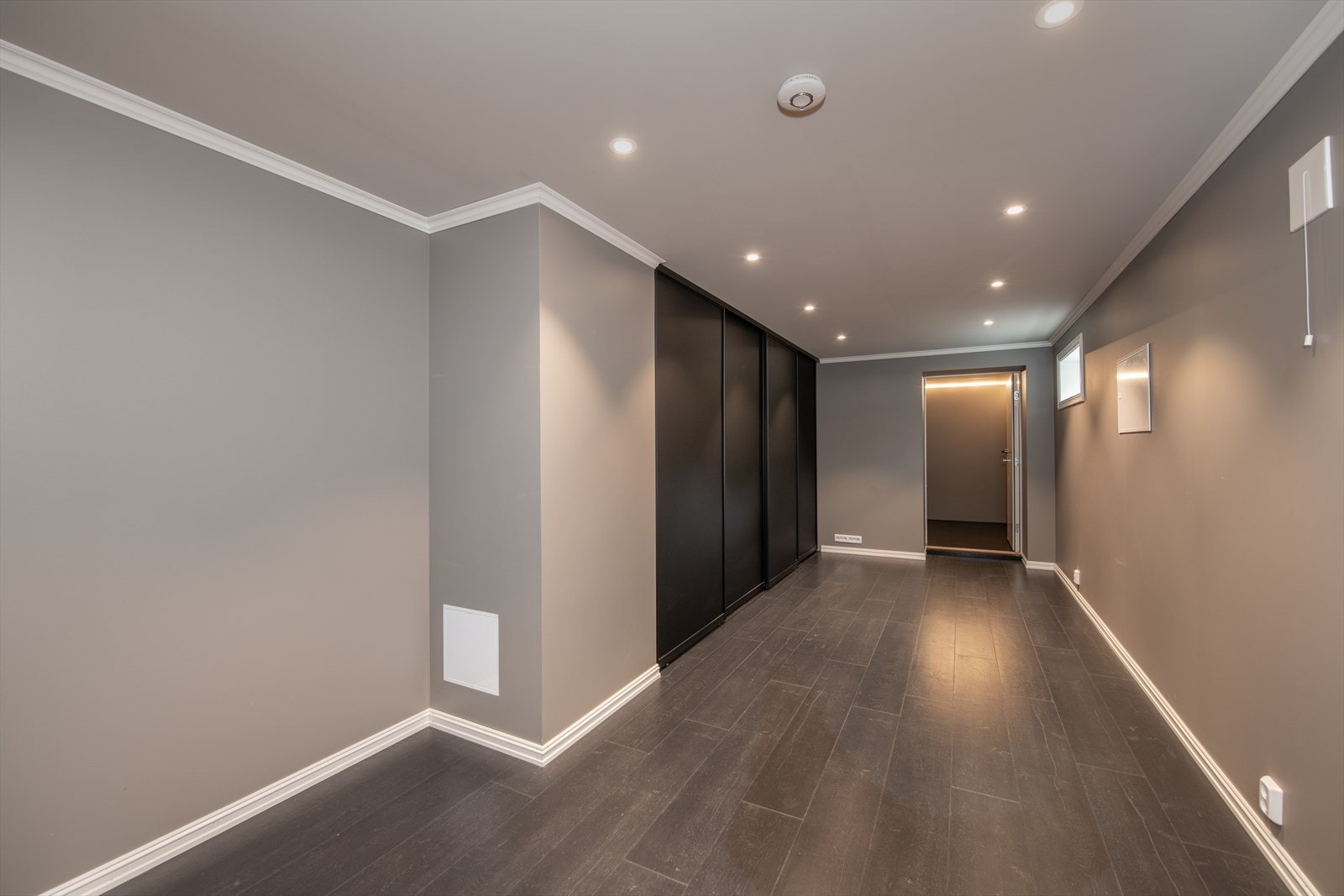 Langlo skyvedørgarderobeskap. Galleribilde