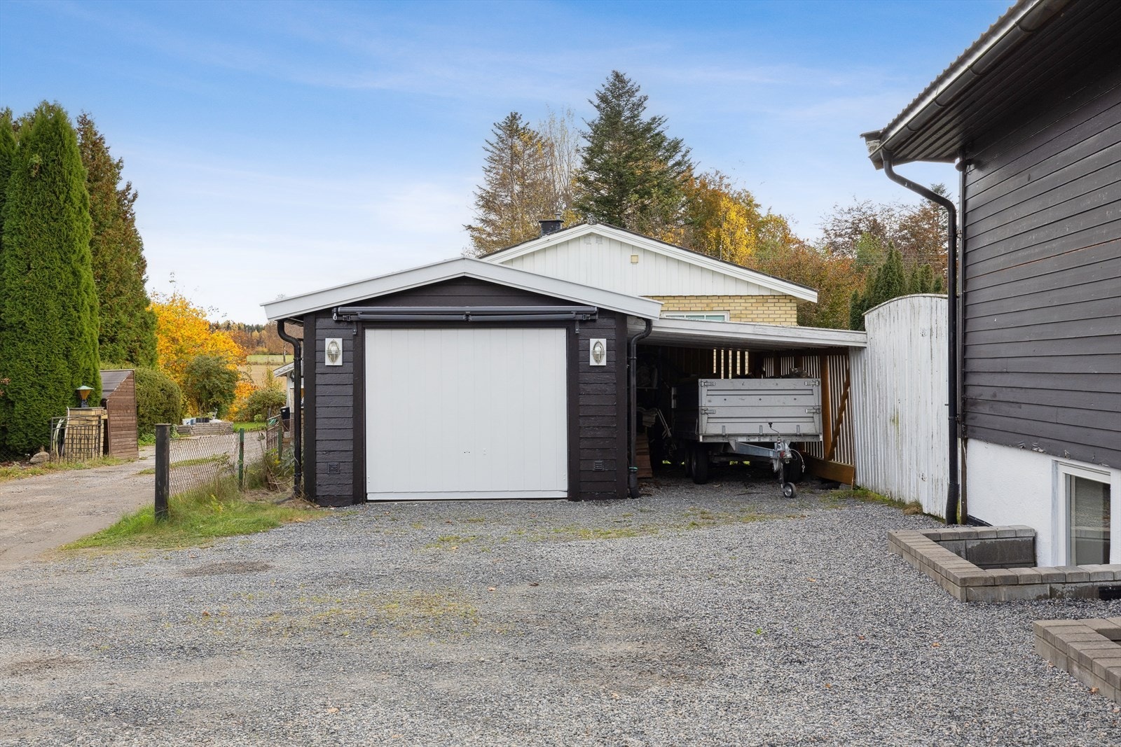 Garasje og carport. Galleribilde