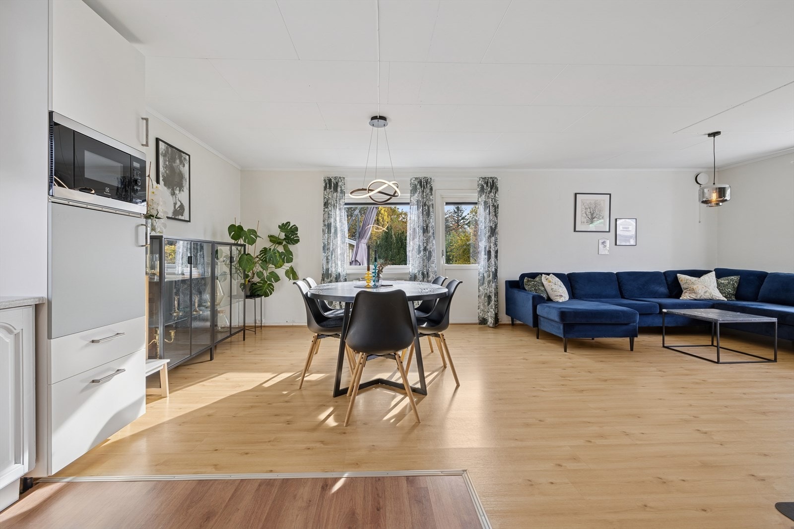 God plass til både spisebord og sofa. Galleribilde