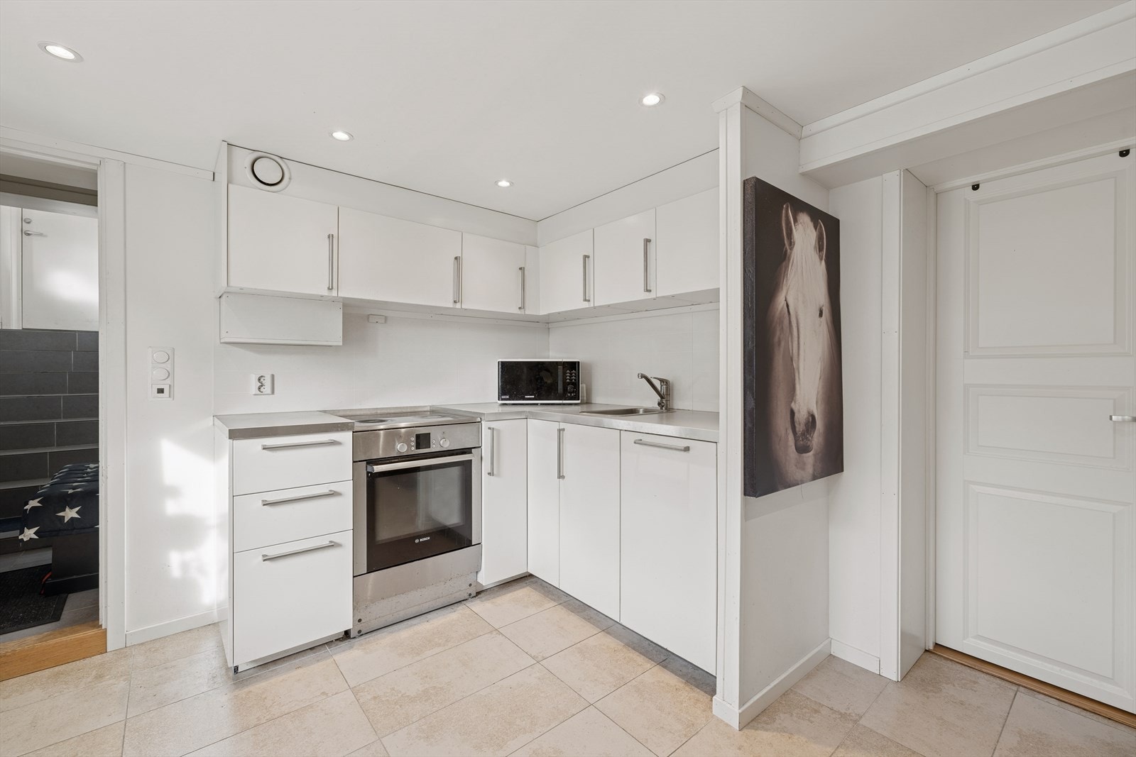 Kjøkken i kjelleretasje. Galleribilde