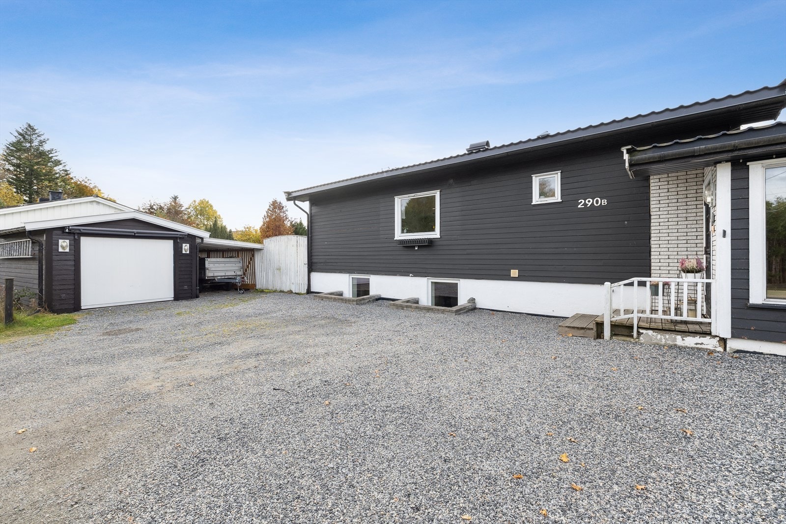 Gruslagt gårdsplass. Galleribilde