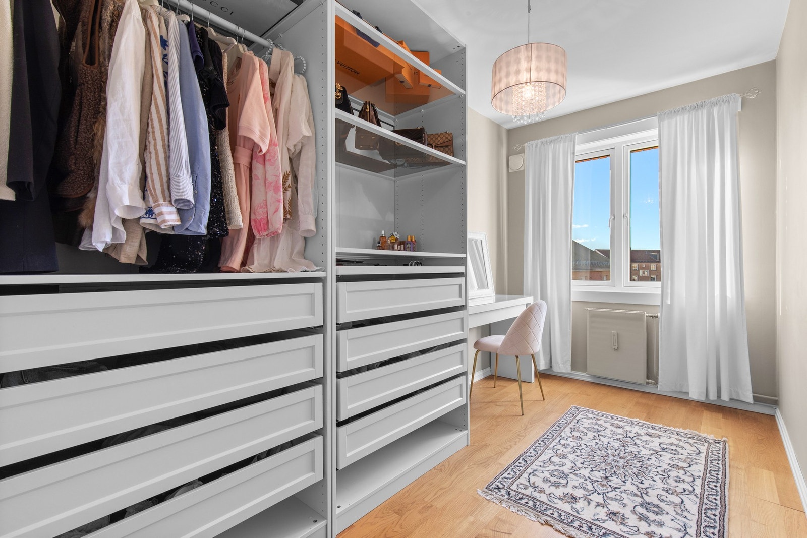 I dag er dette brukt som ekstra garderobe og hjemmekontor Galleribilde