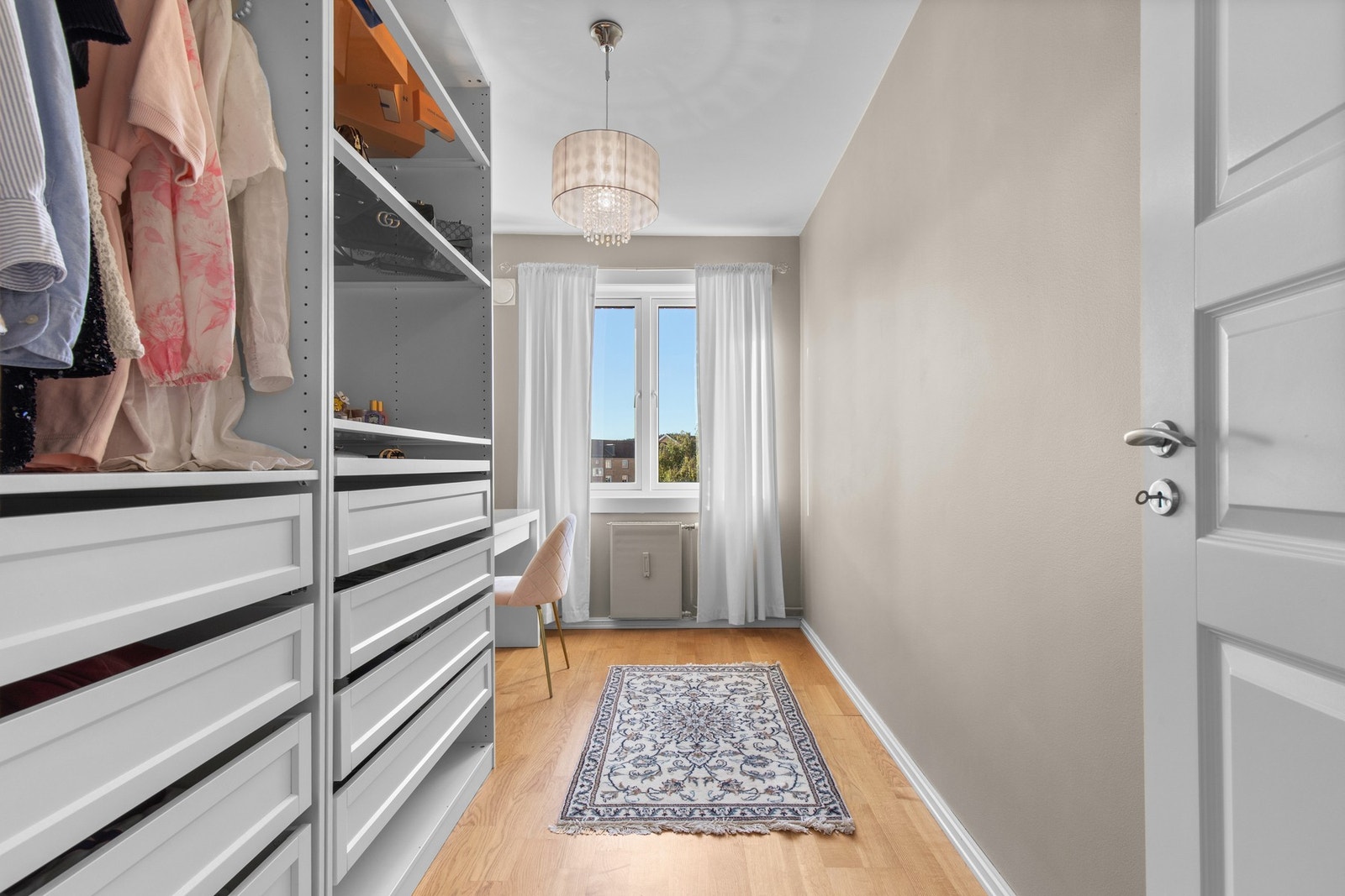 Det er byttet innerdører i leiligheten i 2016/17. Vinduer og balkongdør er fra 2015 Galleribilde