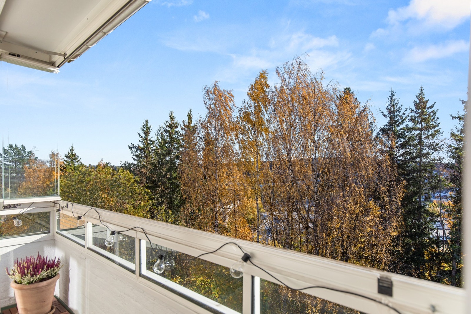 Balkongen er ca. 9 kvm stor Galleribilde