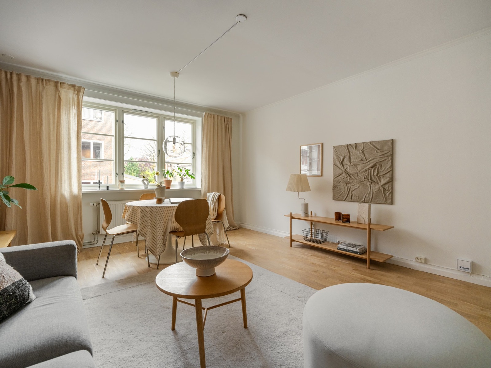 Vi fortsetter i det store oppholdsrommet: Stuen! Galleribilde