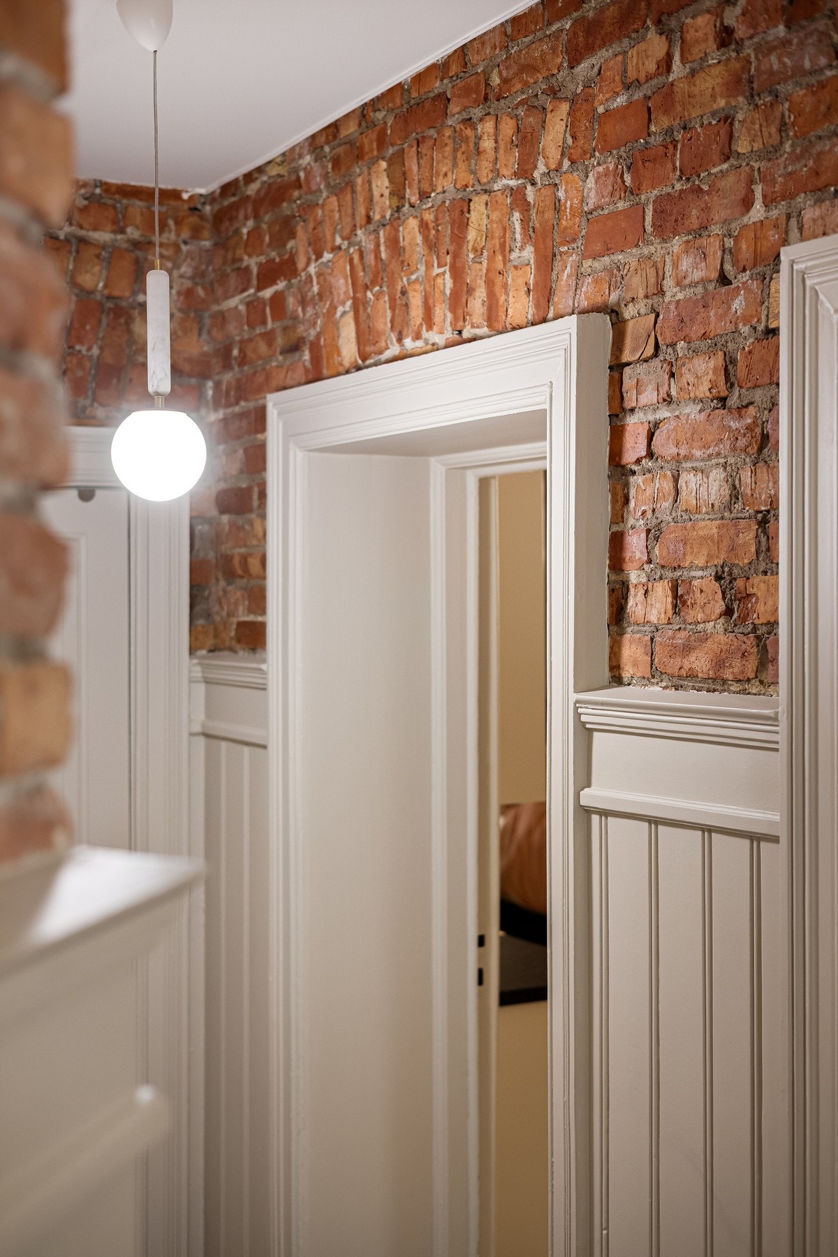 I entreen er det et lite kott. Seksjonen disponerer også én kjellerbod med gulvareal på 7 m² Galleribilde