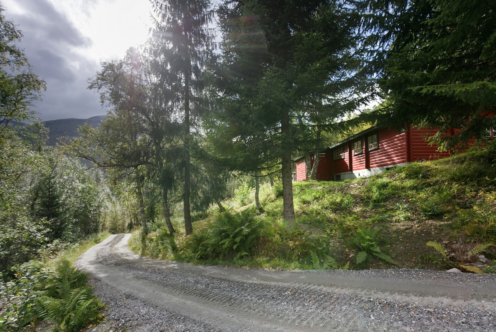 Adkomstvei og fasade Galleribilde