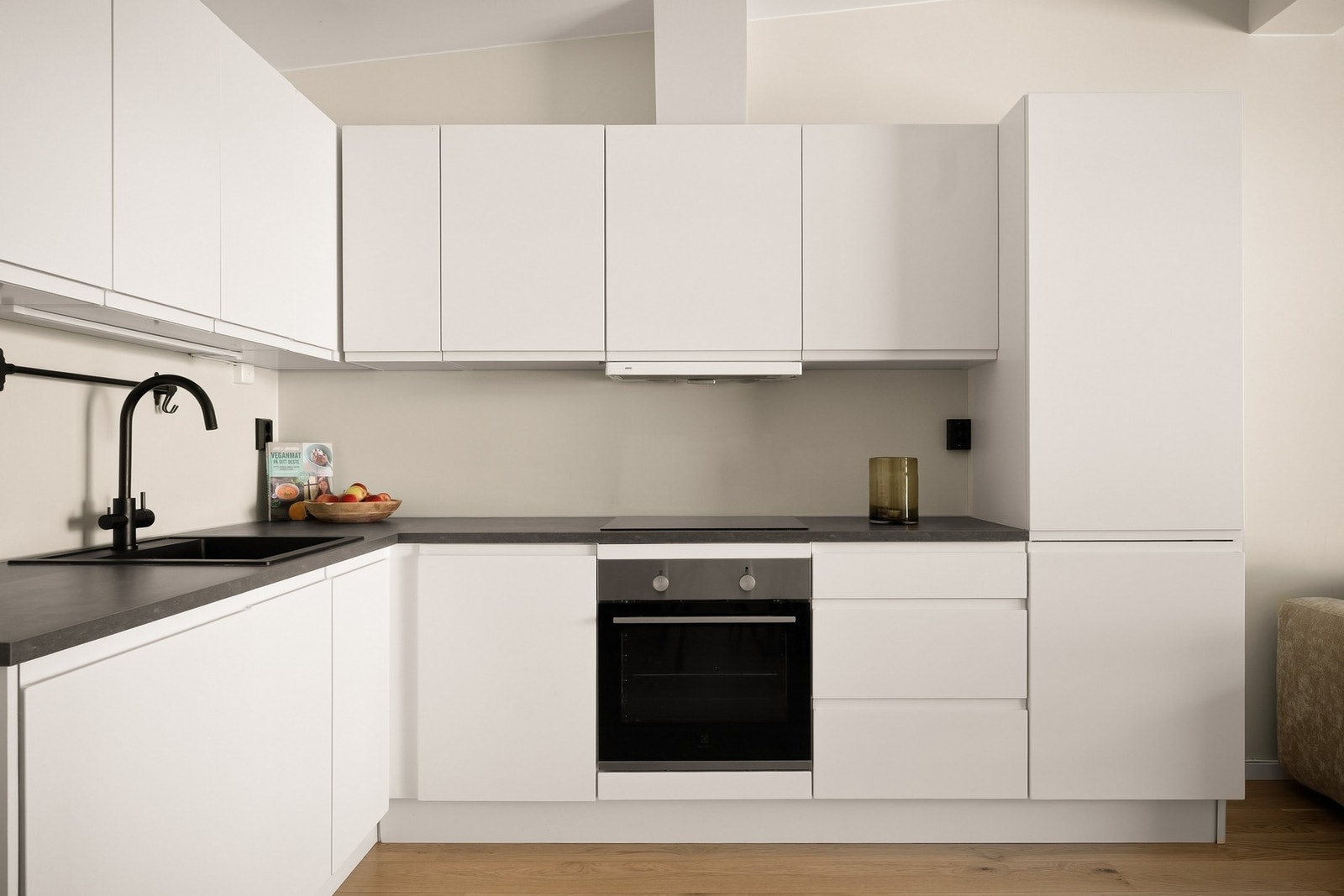 God skap- og benkeplass. Galleribilde