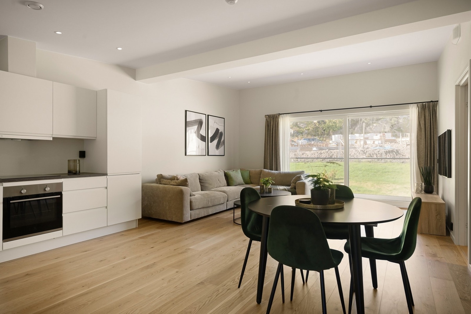 Perfekt rom for både hverdag og hyggelige sammenkomster. Galleribilde