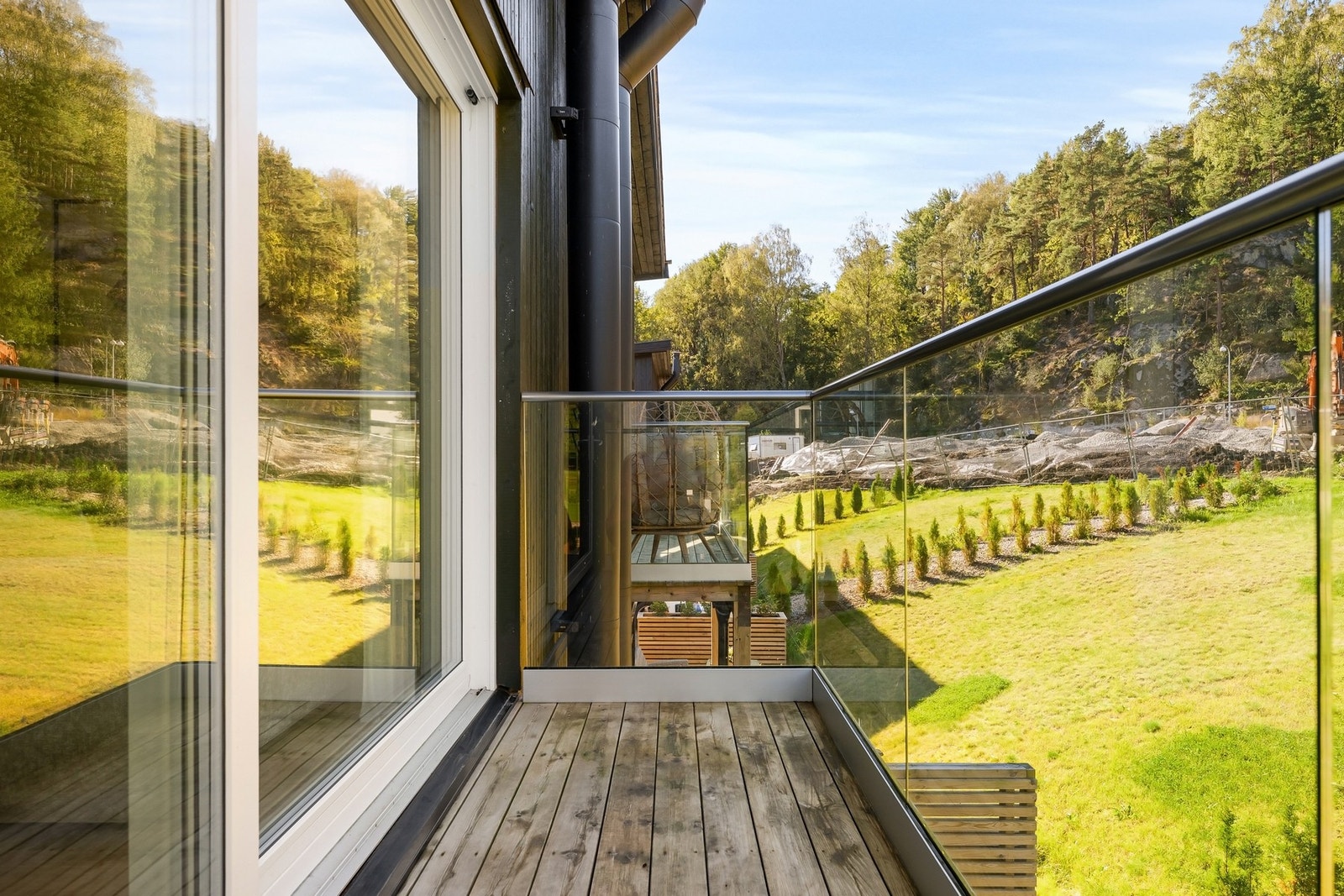 Utsikt over det rolige nærområdet. Galleribilde