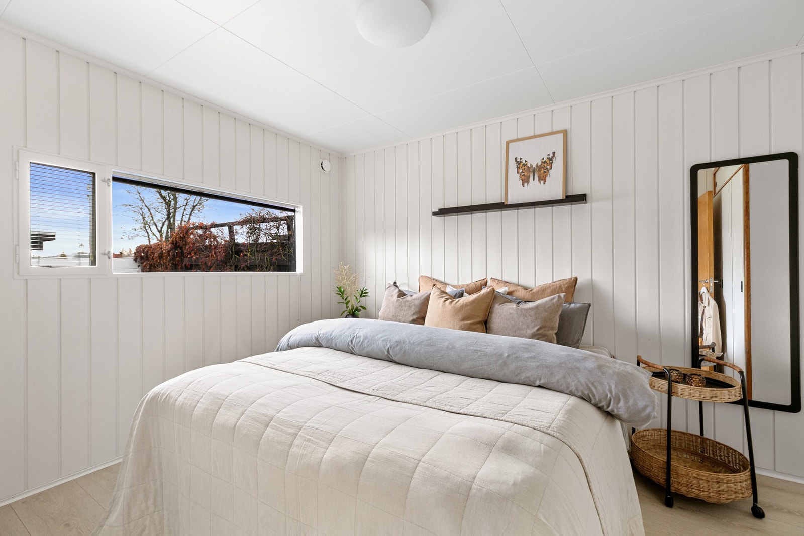 Praktisk soveromsavdeling med fire lyse og fine soverom. Galleribilde