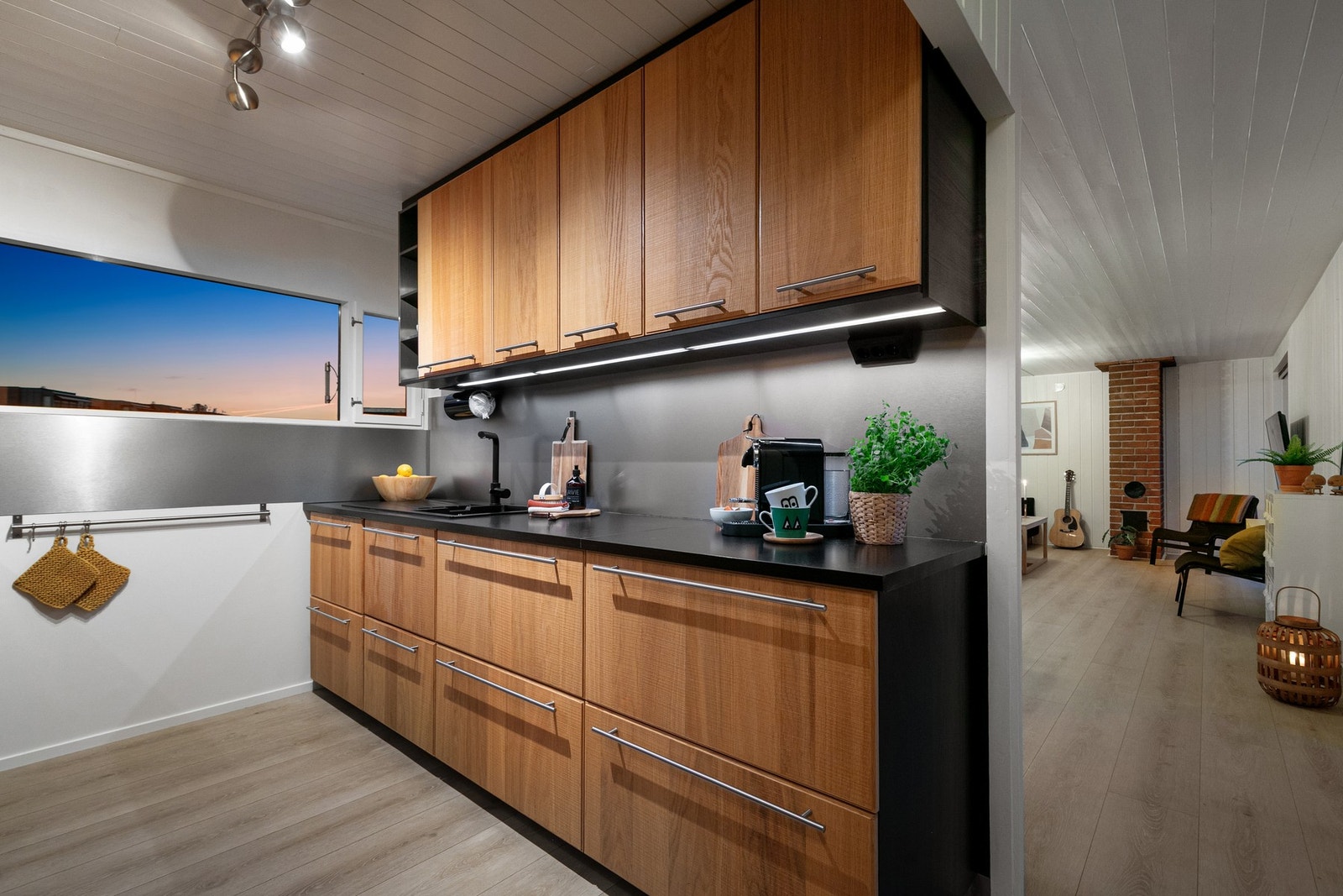 Moderne kjøkkenet fra IKEA med standard fra 2015. Galleribilde