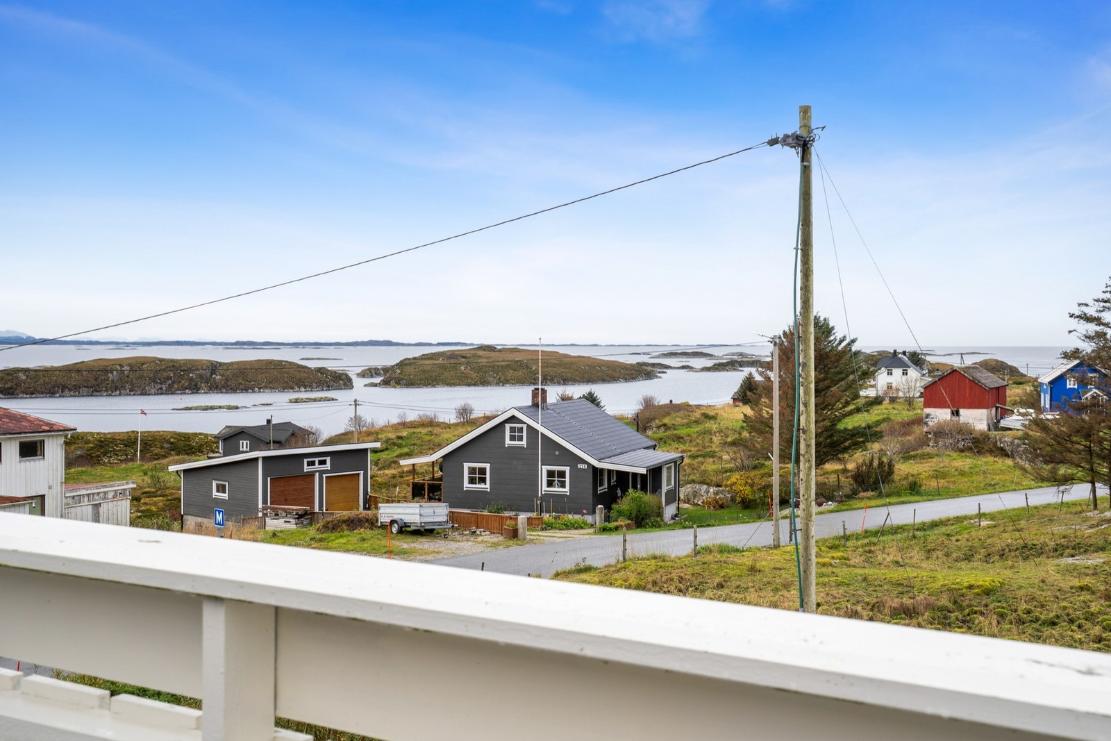 Her kan man nyte solen fra tidlig morgen til sen kveld i rolige og naturskjønne omgivelser. Galleribilde
