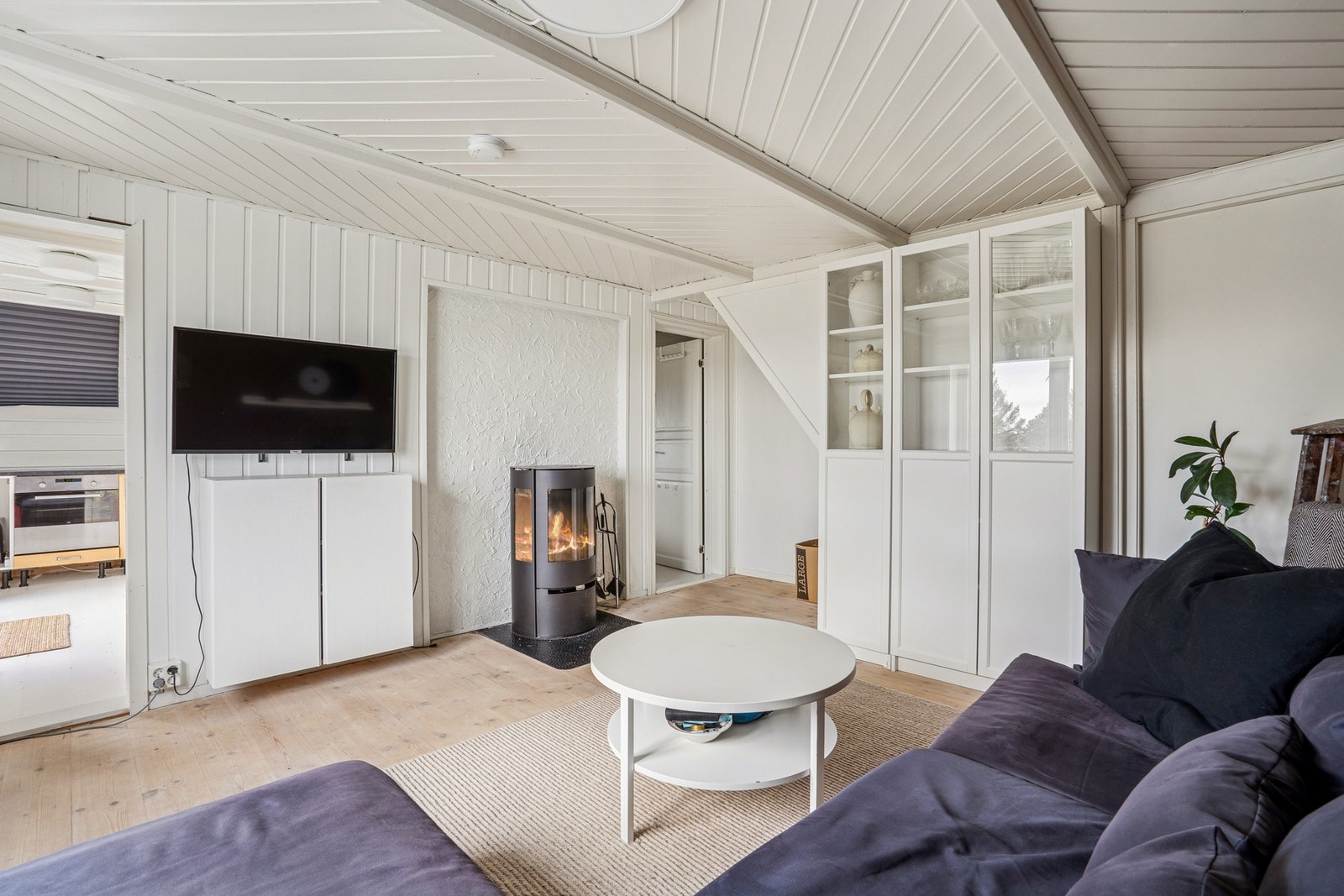 Boligen har en egen utleiedel i 1.etasje, med egen inngang og god planløsning. Galleribilde